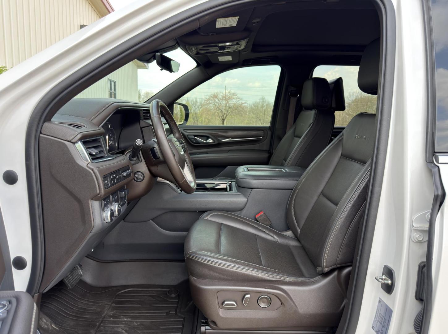 2021 WHITE /Brown GMC Yukon XL Denali 4WD (1GKS2JKLXMR) with an 6.2L V8 engine, Automatic transmission, located at 2990 Old Orchard Rd., Jackson, MO, 63755, 37.354214, -89.612106 - 2021 GMC Yukon XL Denali 85xxx miles 4 Wheel Drive 6.2L V8 Automatic Leather 3rd Row Navigation Rear Entertainment Backup Camera Power/Heated/Cooled Seats Heated Rear Seats Heated Steering Wheel Sunroof Power Running Boards Bluetooth Remote Start Cruise Power Windows/Locks/Mirrors - Photo#21