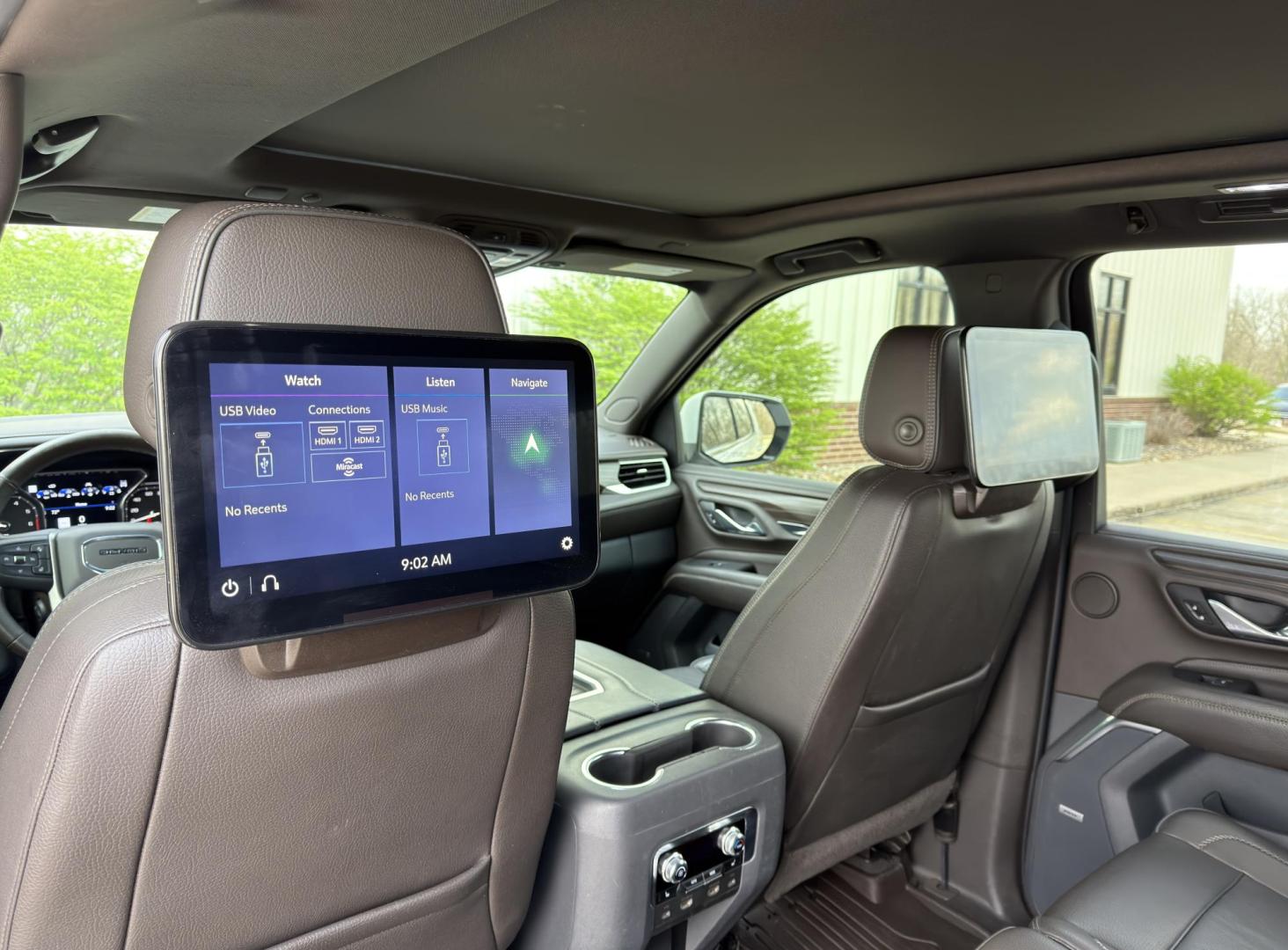 2021 WHITE /Brown GMC Yukon XL Denali 4WD (1GKS2JKLXMR) with an 6.2L V8 engine, Automatic transmission, located at 2990 Old Orchard Rd., Jackson, MO, 63755, 37.354214, -89.612106 - 2021 GMC Yukon XL Denali 85xxx miles 4 Wheel Drive 6.2L V8 Automatic Leather 3rd Row Navigation Rear Entertainment Backup Camera Power/Heated/Cooled Seats Heated Rear Seats Heated Steering Wheel Sunroof Power Running Boards Bluetooth Remote Start Cruise Power Windows/Locks/Mirrors - Photo#8