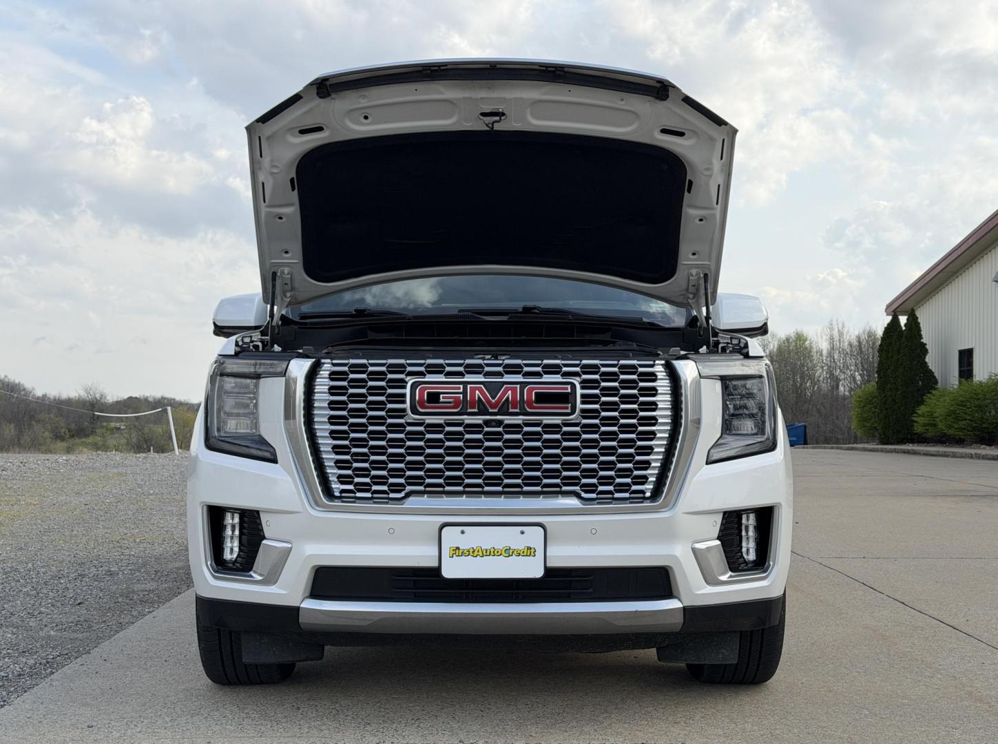 2021 WHITE /Brown GMC Yukon XL Denali 4WD (1GKS2JKLXMR) with an 6.2L V8 engine, Automatic transmission, located at 2990 Old Orchard Rd., Jackson, MO, 63755, 37.354214, -89.612106 - 2021 GMC Yukon XL Denali 85xxx miles 4 Wheel Drive 6.2L V8 Automatic Leather 3rd Row Navigation Rear Entertainment Backup Camera Power/Heated/Cooled Seats Heated Rear Seats Heated Steering Wheel Sunroof Power Running Boards Bluetooth Remote Start Cruise Power Windows/Locks/Mirrors - Photo#45