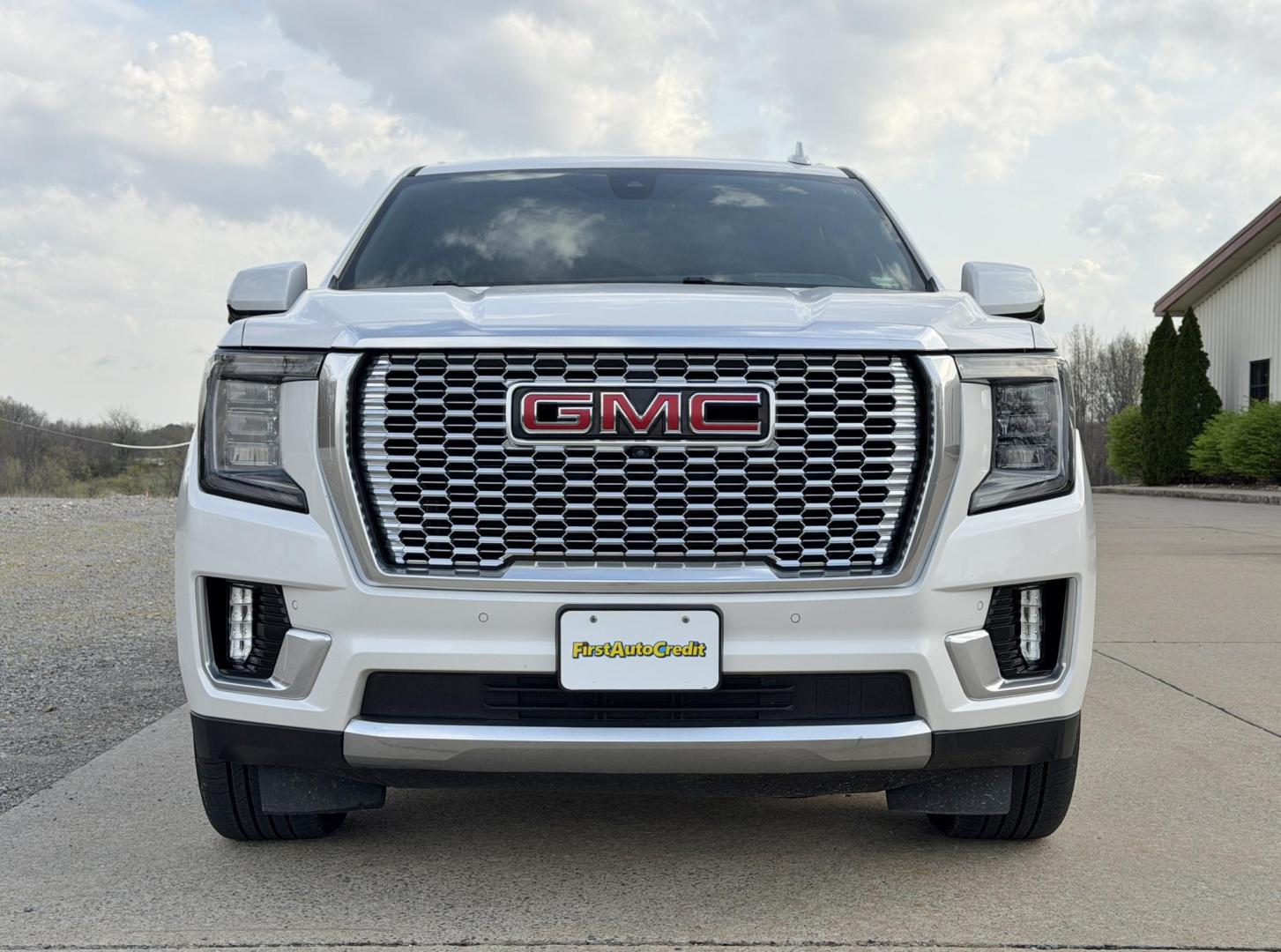 2021 WHITE /Brown GMC Yukon XL Denali 4WD (1GKS2JKLXMR) with an 6.2L V8 engine, Automatic transmission, located at 2990 Old Orchard Rd., Jackson, MO, 63755, 37.354214, -89.612106 - 2021 GMC Yukon XL Denali 85xxx miles 4 Wheel Drive 6.2L V8 Automatic Leather 3rd Row Navigation Rear Entertainment Backup Camera Power/Heated/Cooled Seats Heated Rear Seats Heated Steering Wheel Sunroof Power Running Boards Bluetooth Remote Start Cruise Power Windows/Locks/Mirrors - Photo#19