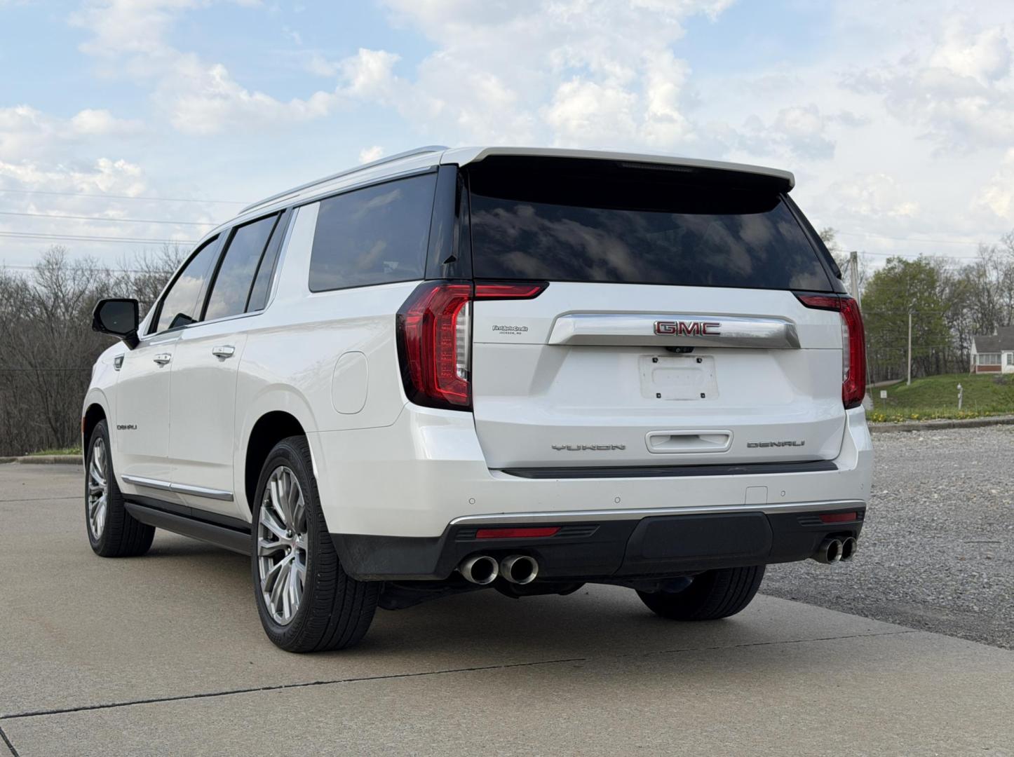 2021 WHITE /Brown GMC Yukon XL Denali 4WD (1GKS2JKLXMR) with an 6.2L V8 engine, Automatic transmission, located at 2990 Old Orchard Rd., Jackson, MO, 63755, 37.354214, -89.612106 - 2021 GMC Yukon XL Denali 85xxx miles 4 Wheel Drive 6.2L V8 Automatic Leather 3rd Row Navigation Rear Entertainment Backup Camera Power/Heated/Cooled Seats Heated Rear Seats Heated Steering Wheel Sunroof Power Running Boards Bluetooth Remote Start Cruise Power Windows/Locks/Mirrors - Photo#17