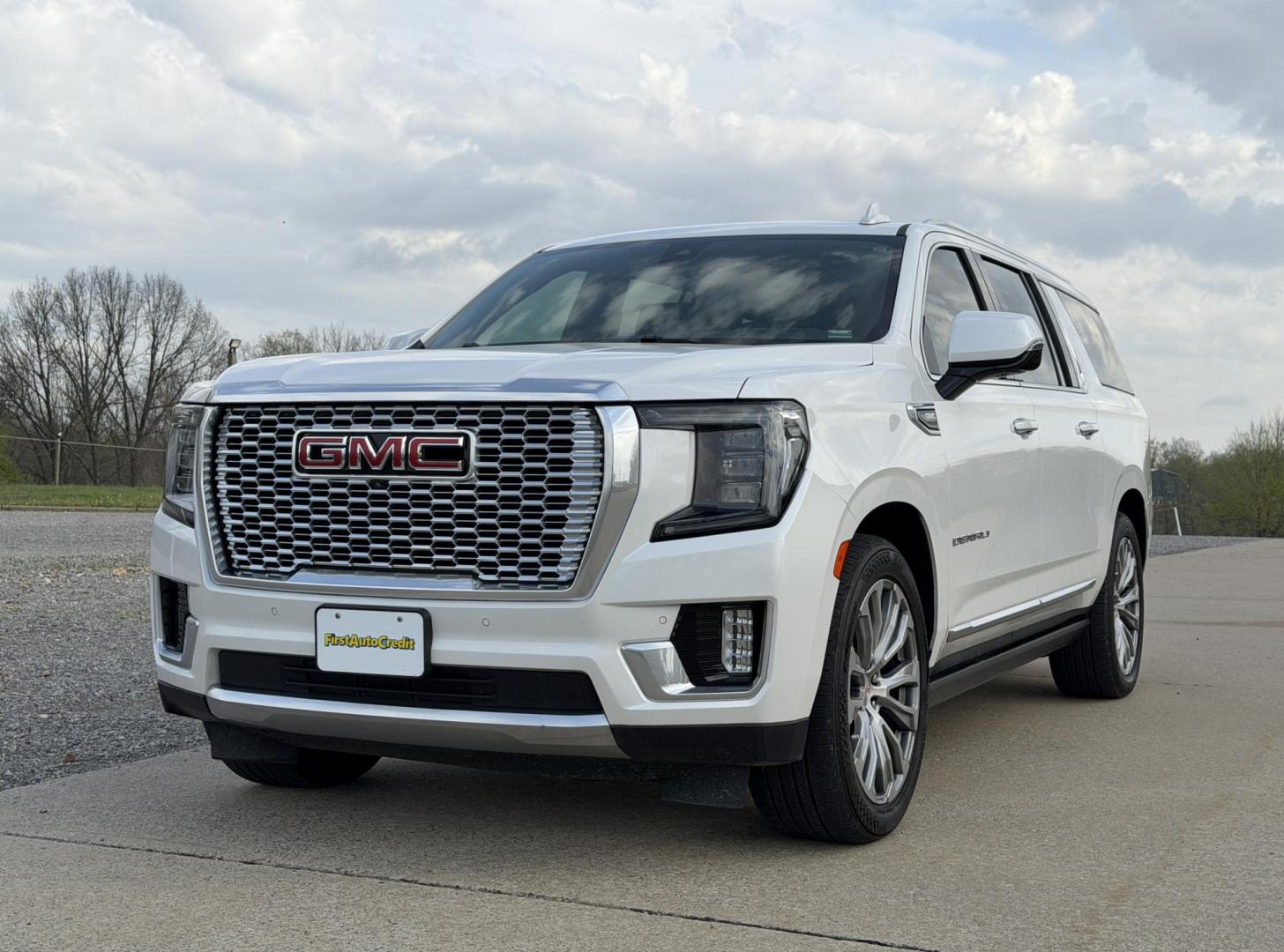 2021 WHITE /Brown GMC Yukon XL Denali 4WD (1GKS2JKLXMR) with an 6.2L V8 engine, Automatic transmission, located at 2990 Old Orchard Rd., Jackson, MO, 63755, 37.354214, -89.612106 - 2021 GMC Yukon XL Denali 85xxx miles 4 Wheel Drive 6.2L V8 Automatic Leather 3rd Row Navigation Rear Entertainment Backup Camera Power/Heated/Cooled Seats Heated Rear Seats Heated Steering Wheel Sunroof Power Running Boards Bluetooth Remote Start Cruise Power Windows/Locks/Mirrors - Photo#13