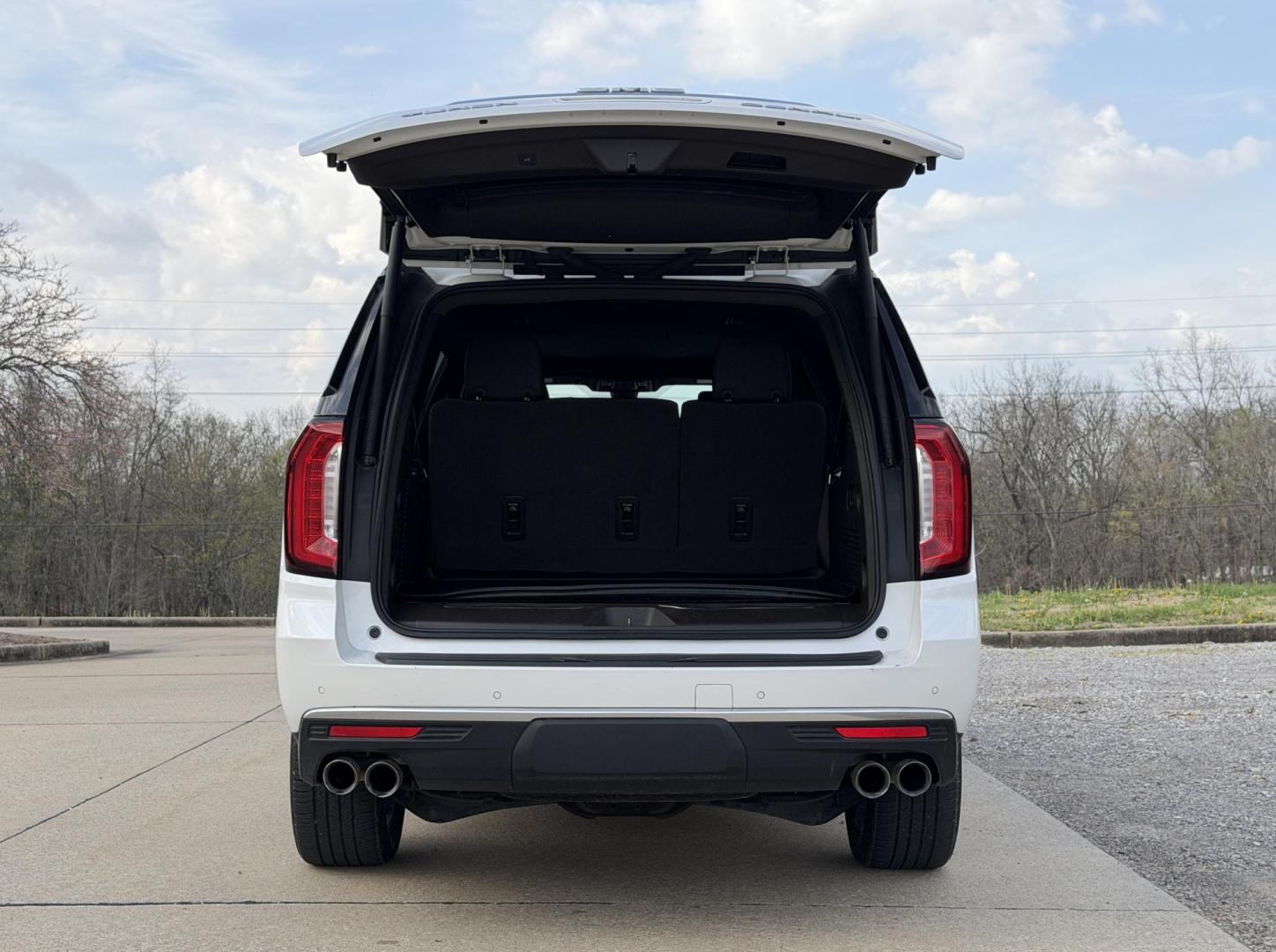 2021 WHITE /Brown GMC Yukon XL Denali 4WD (1GKS2JKLXMR) with an 6.2L V8 engine, Automatic transmission, located at 2990 Old Orchard Rd., Jackson, MO, 63755, 37.354214, -89.612106 - 2021 GMC Yukon XL Denali 85xxx miles 4 Wheel Drive 6.2L V8 Automatic Leather 3rd Row Navigation Rear Entertainment Backup Camera Power/Heated/Cooled Seats Heated Rear Seats Heated Steering Wheel Sunroof Power Running Boards Bluetooth Remote Start Cruise Power Windows/Locks/Mirrors - Photo#27