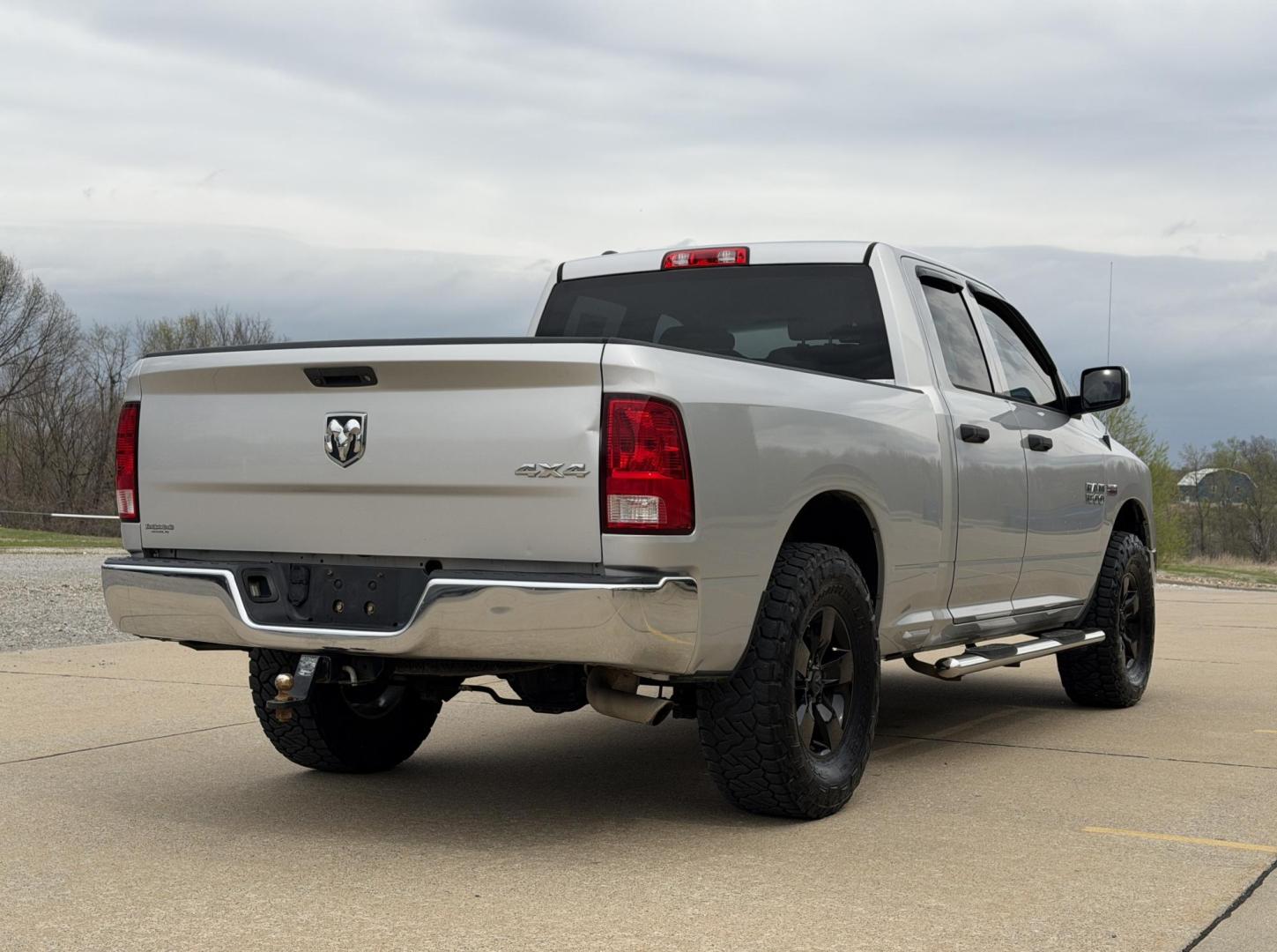 2016 SILVER /Gray RAM 1500 Tradesman Quad Cab 4WD (1C6RR7FT9GS) with an 5.7L V8 engine, Automatic transmission, located at 2990 Old Orchard Rd., Jackson, MO, 63755, 37.354214, -89.612106 - 2016 Ram 1500 Tradesman 129xxx miles 4x4 5.7L V8 HEMI Automatic Backup Camera Bluetooth Cruise Power Windows/Locks/Mirrors We have financing available and we accept trades! Fill out a credit application on our website or come by today! If you have any questions, give us a call at (573) 204 - Photo#7