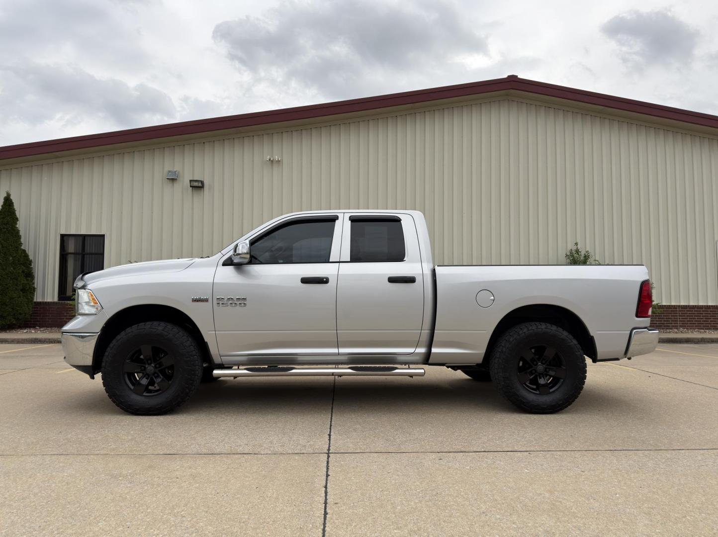 2016 SILVER /Gray RAM 1500 Tradesman Quad Cab 4WD (1C6RR7FT9GS) with an 5.7L V8 engine, Automatic transmission, located at 2990 Old Orchard Rd., Jackson, MO, 63755, 37.354214, -89.612106 - 2016 Ram 1500 Tradesman 129xxx miles 4x4 5.7L V8 HEMI Automatic Backup Camera Bluetooth Cruise Power Windows/Locks/Mirrors We have financing available and we accept trades! Fill out a credit application on our website or come by today! If you have any questions, give us a call at (573) 204 - Photo#5
