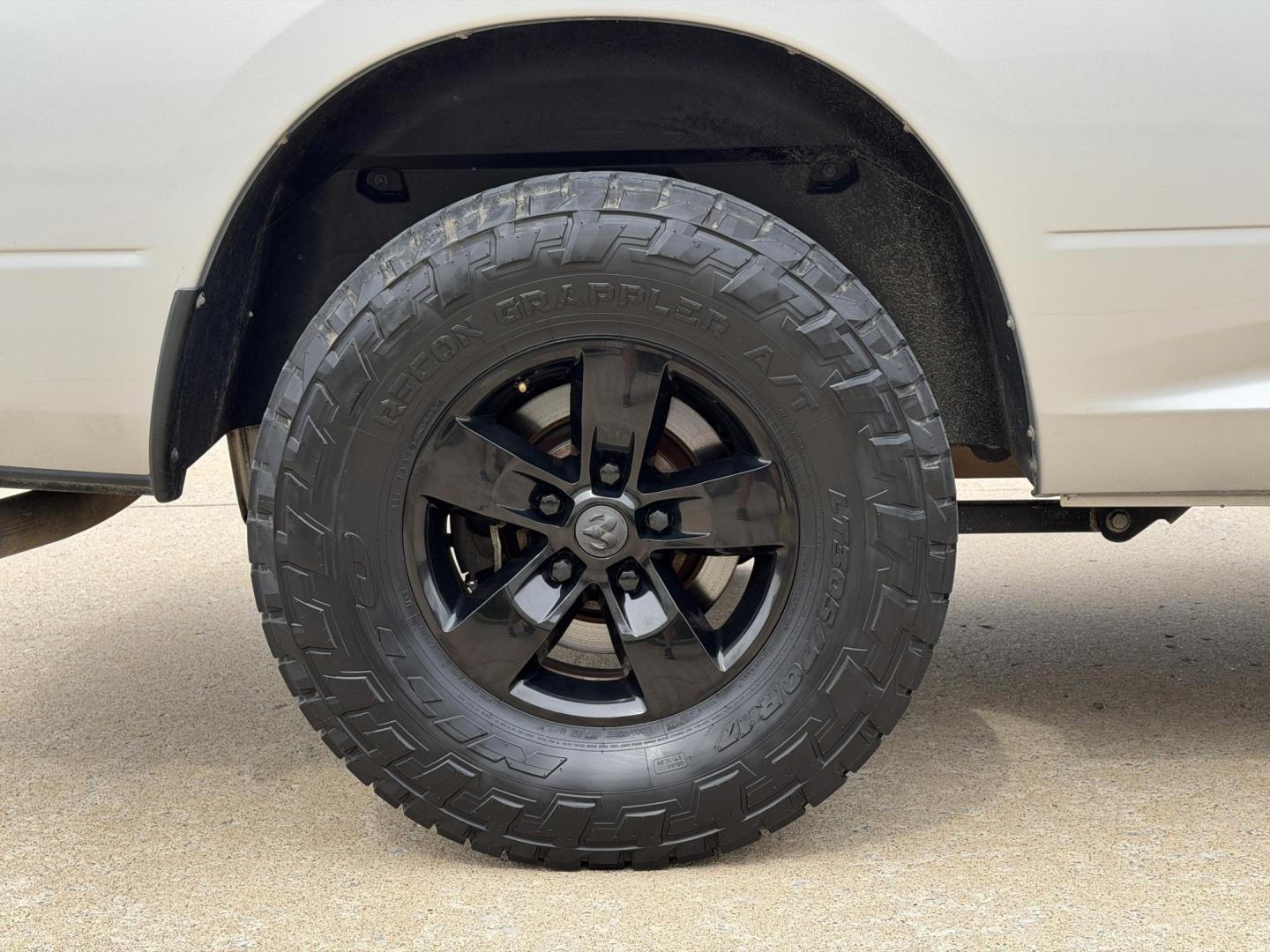 2016 SILVER /Gray RAM 1500 Tradesman Quad Cab 4WD (1C6RR7FT9GS) with an 5.7L V8 engine, Automatic transmission, located at 2990 Old Orchard Rd., Jackson, MO, 63755, 37.354214, -89.612106 - 2016 Ram 1500 Tradesman 129xxx miles 4x4 5.7L V8 HEMI Automatic Backup Camera Bluetooth Cruise Power Windows/Locks/Mirrors We have financing available and we accept trades! Fill out a credit application on our website or come by today! If you have any questions, give us a call at (573) 204 - Photo#33