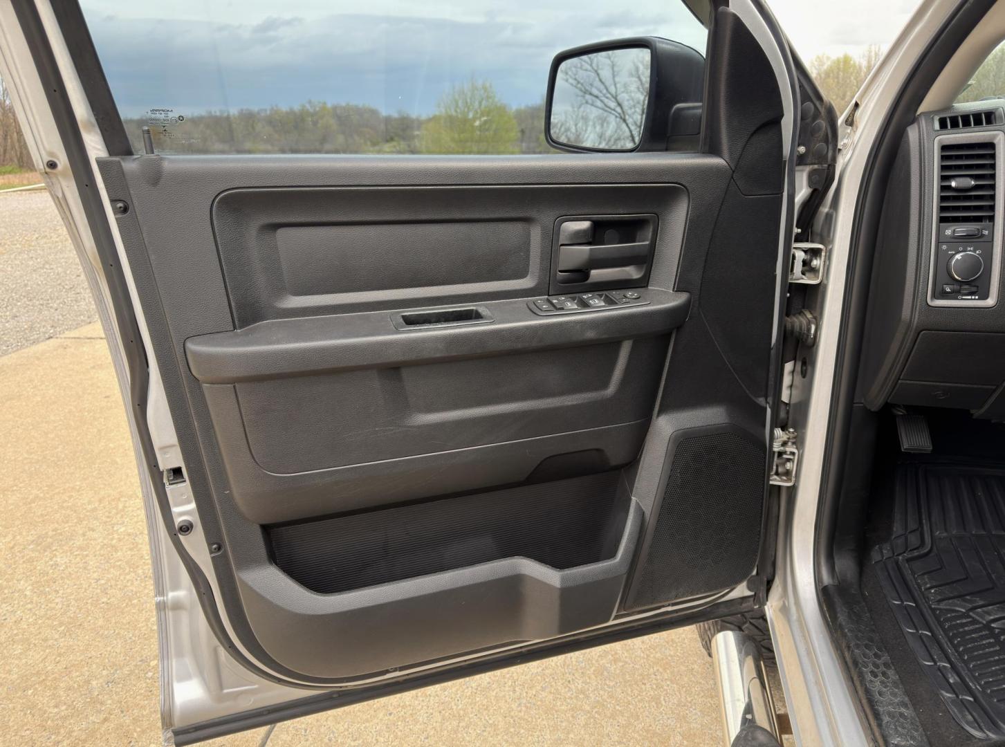 2016 SILVER /Gray RAM 1500 Tradesman Quad Cab 4WD (1C6RR7FT9GS) with an 5.7L V8 engine, Automatic transmission, located at 2990 Old Orchard Rd., Jackson, MO, 63755, 37.354214, -89.612106 - 2016 Ram 1500 Tradesman 129xxx miles 4x4 5.7L V8 HEMI Automatic Backup Camera Bluetooth Cruise Power Windows/Locks/Mirrors We have financing available and we accept trades! Fill out a credit application on our website or come by today! If you have any questions, give us a call at (573) 204 - Photo#11