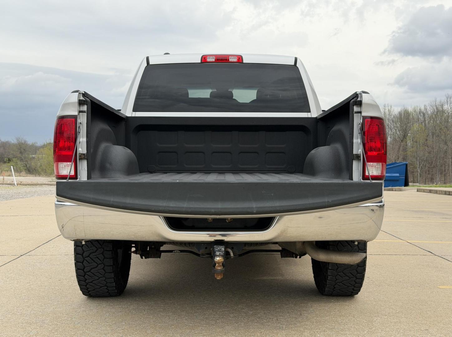 2016 SILVER /Gray RAM 1500 Tradesman Quad Cab 4WD (1C6RR7FT9GS) with an 5.7L V8 engine, Automatic transmission, located at 2990 Old Orchard Rd., Jackson, MO, 63755, 37.354214, -89.612106 - 2016 Ram 1500 Tradesman 129xxx miles 4x4 5.7L V8 HEMI Automatic Backup Camera Bluetooth Cruise Power Windows/Locks/Mirrors We have financing available and we accept trades! Fill out a credit application on our website or come by today! If you have any questions, give us a call at (573) 204 - Photo#17