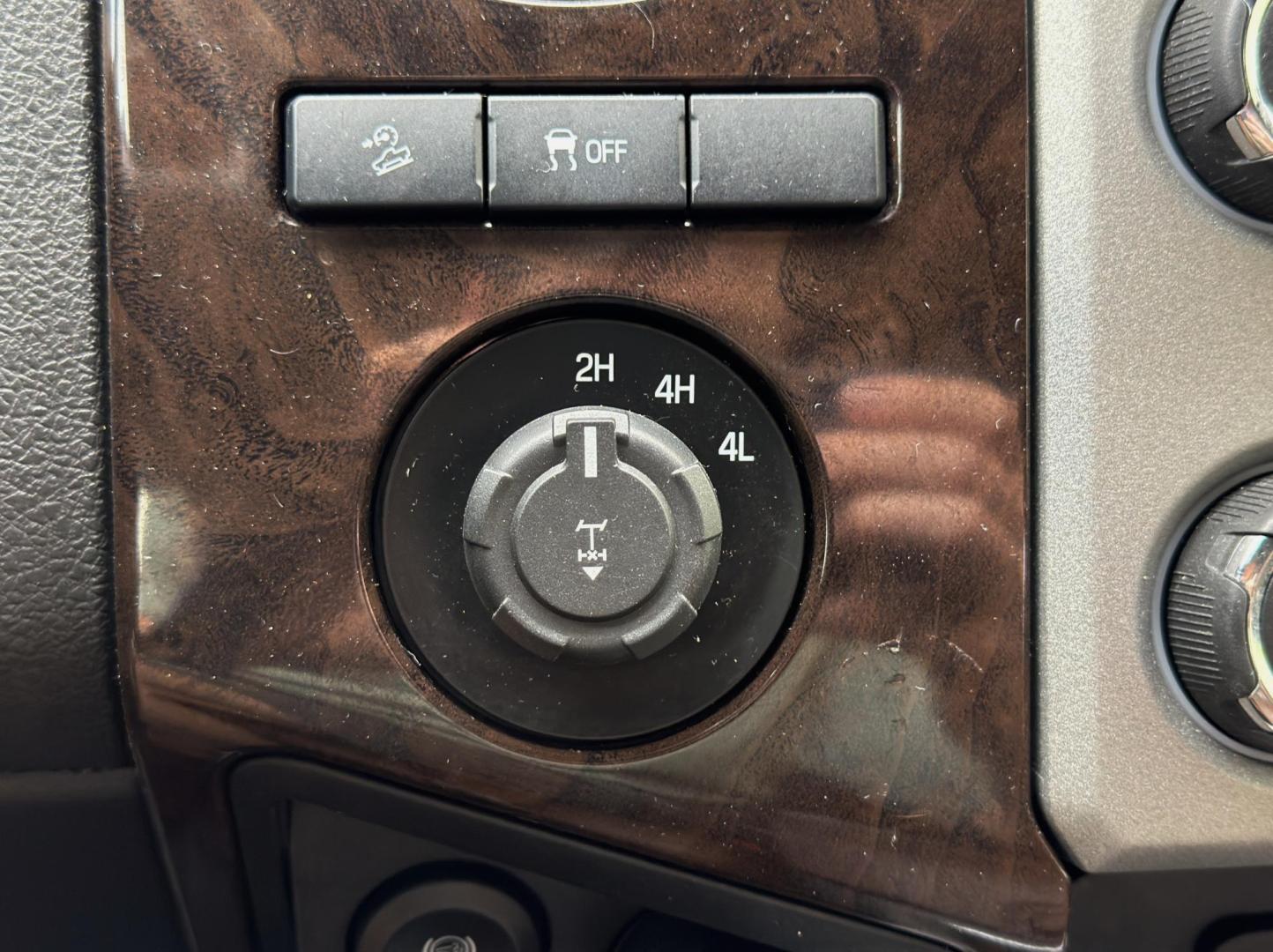 2016 WHITE /Tan Ford F-250 SD Lariat Crew Cab 4WD (1FT7W2BT3GE) with an 6.7L V8 DIESEL engine, Automatic transmission, located at 2990 Old Orchard Rd., Jackson, MO, 63755, 37.354214, -89.612106 - 2016 Ford F-250 Super Duty Lariat 120xxx miles 4x4 6.7L V8 Diesel Automatic Leather Navigation Power/Heated/Cooled Seats Heated Steering Wheel Backup Camera Sunroof Bluetooth Remote Start Cruise Power Windows/Locks/Mirrors We have financing available and we accept trades! Fill out a c - Photo#2