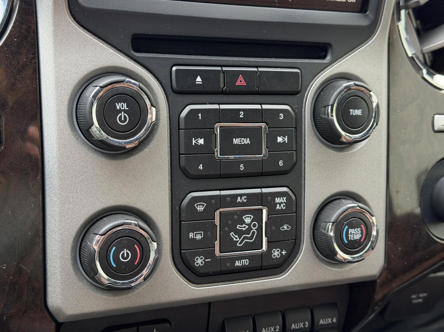 2016 WHITE /Tan Ford F-250 SD Lariat Crew Cab 4WD (1FT7W2BT3GE) with an 6.7L V8 DIESEL engine, Automatic transmission, located at 2990 Old Orchard Rd., Jackson, MO, 63755, 37.354214, -89.612106 - 2016 Ford F-250 Super Duty Lariat 120xxx miles 4x4 6.7L V8 Diesel Automatic Leather Navigation Power/Heated/Cooled Seats Heated Steering Wheel Backup Camera Sunroof Bluetooth Remote Start Cruise Power Windows/Locks/Mirrors We have financing available and we accept trades! Fill out a c - Photo#30