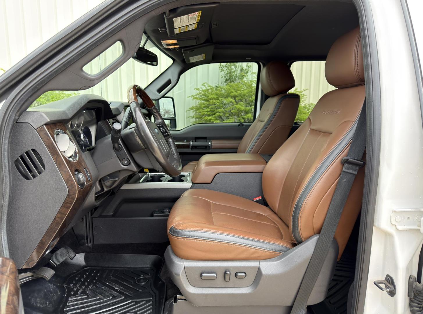 2016 WHITE /Tan Ford F-250 SD Lariat Crew Cab 4WD (1FT7W2BT3GE) with an 6.7L V8 DIESEL engine, Automatic transmission, located at 2990 Old Orchard Rd., Jackson, MO, 63755, 37.354214, -89.612106 - 2016 Ford F-250 Super Duty Lariat 120xxx miles 4x4 6.7L V8 Diesel Automatic Leather Navigation Power/Heated/Cooled Seats Heated Steering Wheel Backup Camera Sunroof Bluetooth Remote Start Cruise Power Windows/Locks/Mirrors We have financing available and we accept trades! Fill out a c - Photo#17