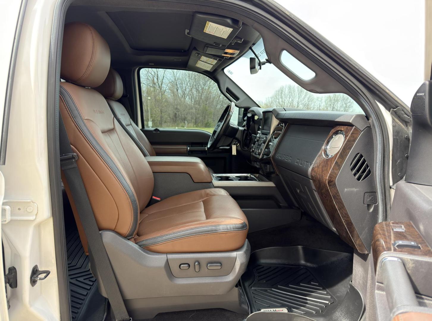 2016 WHITE /Tan Ford F-250 SD Lariat Crew Cab 4WD (1FT7W2BT3GE) with an 6.7L V8 DIESEL engine, Automatic transmission, located at 2990 Old Orchard Rd., Jackson, MO, 63755, 37.354214, -89.612106 - 2016 Ford F-250 Super Duty Lariat 120xxx miles 4x4 6.7L V8 Diesel Automatic Leather Navigation Power/Heated/Cooled Seats Heated Steering Wheel Backup Camera Sunroof Bluetooth Remote Start Cruise Power Windows/Locks/Mirrors We have financing available and we accept trades! Fill out a c - Photo#19