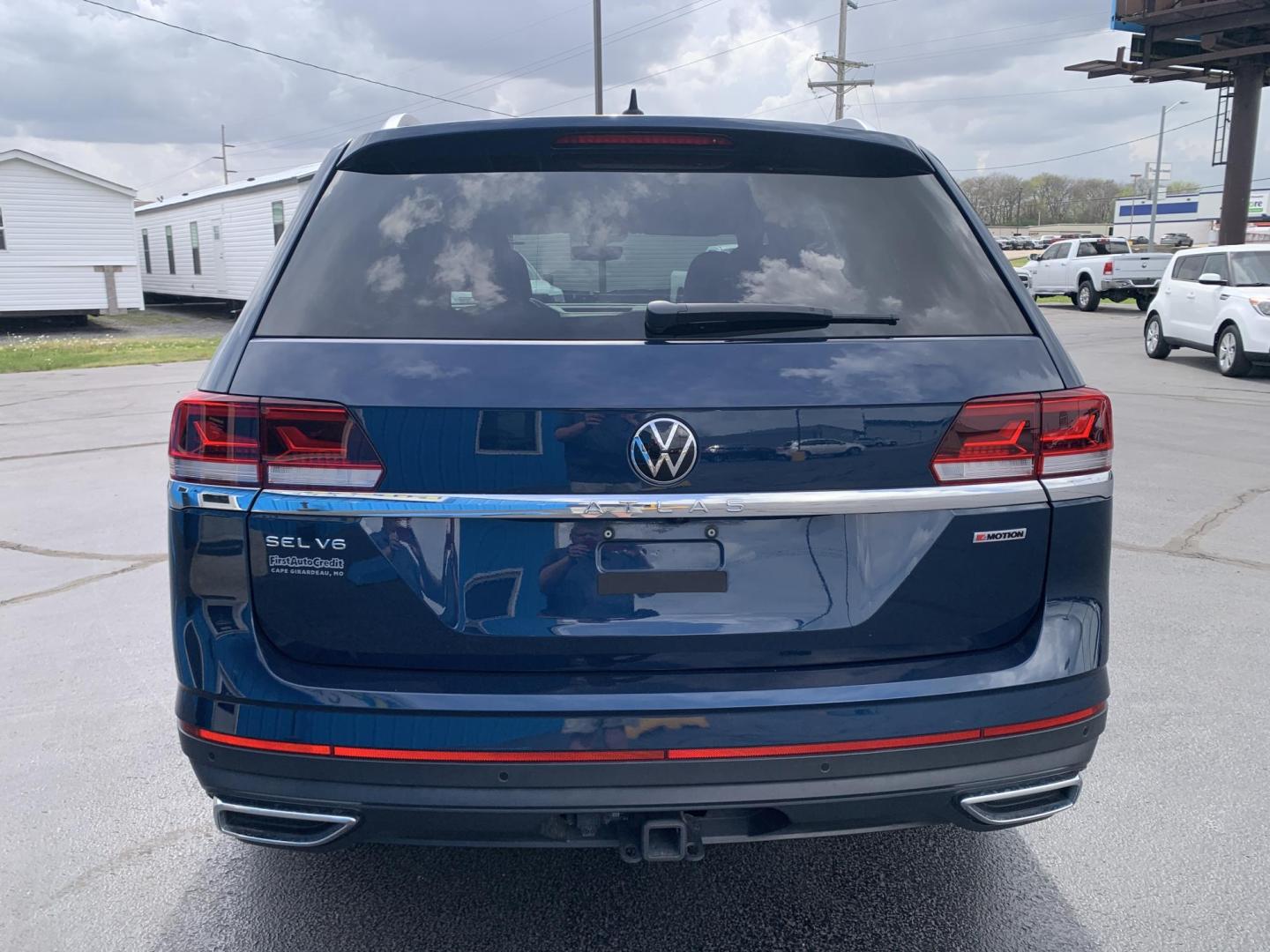 2021 BLUE /BLACK Volkswagen Atlas V6 SEL 4MOTION (1V2BR2CAXMC) with an 3.6L V6 DOHC 24V engine, Automatic transmission, located at 506 S. Kingshighway, Cape Girardeau, MO, 63703, (573) 235-5000, 37.294991, -89.553635 - 2021 Volkswagen Atlas V6 SEL 4MOTION 48,xxx miles One Owner! AWD Heated Seats Bluetooth Adaptive Cruise Backup Camera 3rd. Row Sunroof We have financing available and we accept trades! Fill out a credit application on our website or come by today! If you have any questions, give us a ca - Photo#6