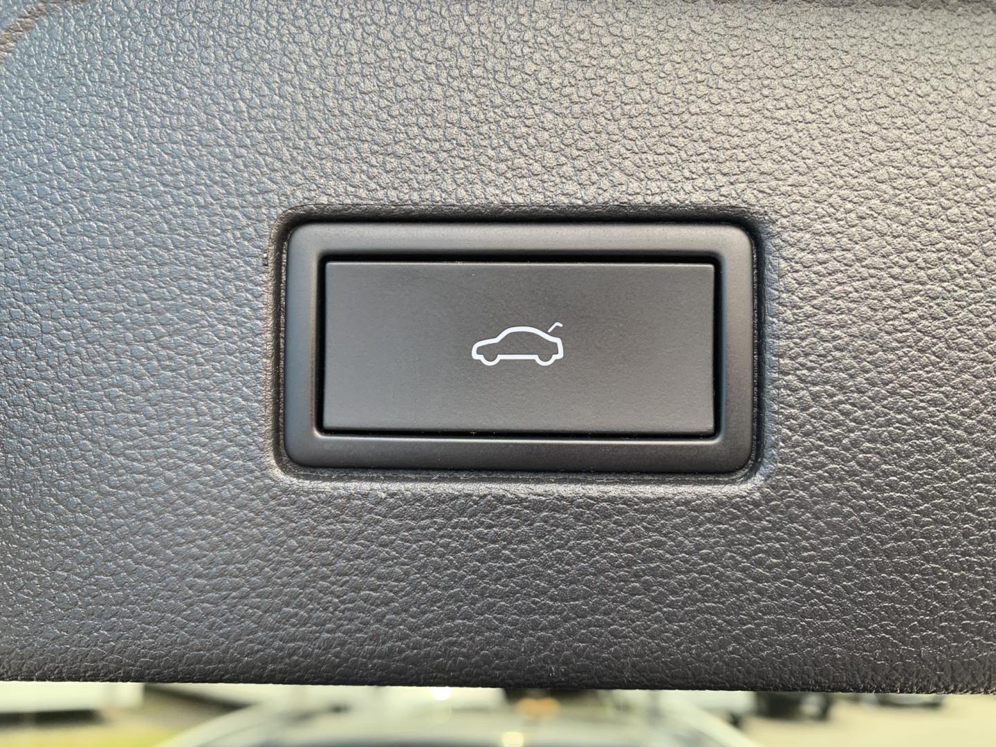 2021 BLUE /BLACK Volkswagen Atlas V6 SEL 4MOTION (1V2BR2CAXMC) with an 3.6L V6 DOHC 24V engine, Automatic transmission, located at 506 S. Kingshighway, Cape Girardeau, MO, 63703, (573) 235-5000, 37.294991, -89.553635 - 2021 Volkswagen Atlas V6 SEL 4MOTION 48,xxx miles One Owner! AWD Heated Seats Bluetooth Adaptive Cruise Backup Camera 3rd. Row Sunroof We have financing available and we accept trades! Fill out a credit application on our website or come by today! If you have any questions, give us a ca - Photo#8