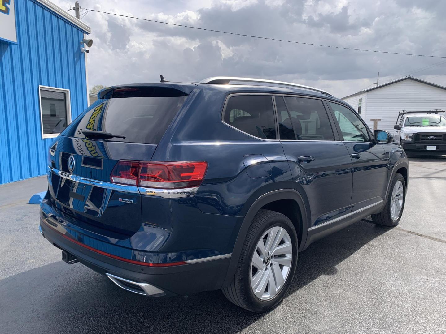 2021 BLUE /BLACK Volkswagen Atlas V6 SEL 4MOTION (1V2BR2CAXMC) with an 3.6L V6 DOHC 24V engine, Automatic transmission, located at 506 S. Kingshighway, Cape Girardeau, MO, 63703, (573) 235-5000, 37.294991, -89.553635 - 2021 Volkswagen Atlas V6 SEL 4MOTION 48,xxx miles One Owner! AWD Heated Seats Bluetooth Adaptive Cruise Backup Camera 3rd. Row Sunroof We have financing available and we accept trades! Fill out a credit application on our website or come by today! If you have any questions, give us a ca - Photo#9