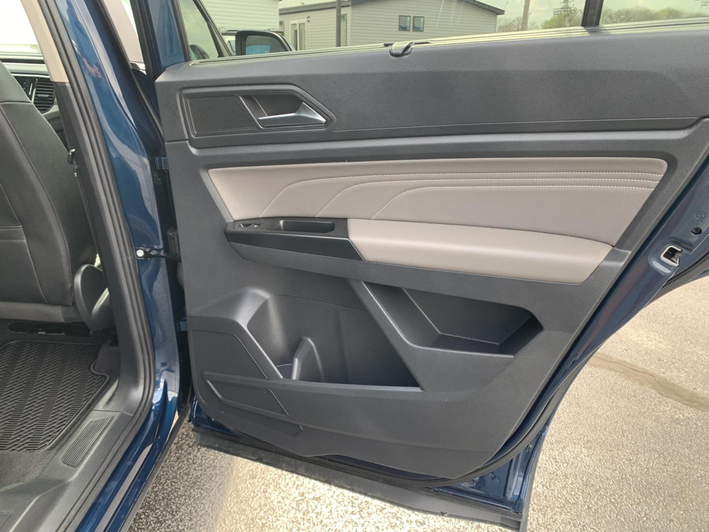 2021 BLUE /BLACK Volkswagen Atlas V6 SEL 4MOTION (1V2BR2CAXMC) with an 3.6L V6 DOHC 24V engine, Automatic transmission, located at 506 S. Kingshighway, Cape Girardeau, MO, 63703, (573) 235-5000, 37.294991, -89.553635 - 2021 Volkswagen Atlas V6 SEL 4MOTION 48,xxx miles One Owner! AWD Heated Seats Bluetooth Adaptive Cruise Backup Camera 3rd. Row Sunroof We have financing available and we accept trades! Fill out a credit application on our website or come by today! If you have any questions, give us a ca - Photo#13