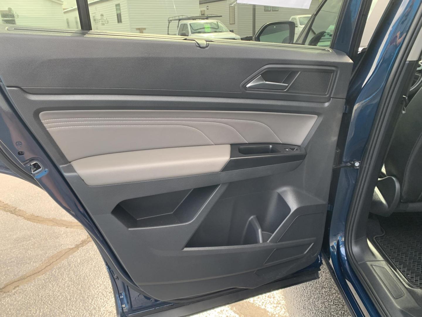 2021 BLUE /BLACK Volkswagen Atlas V6 SEL 4MOTION (1V2BR2CAXMC) with an 3.6L V6 DOHC 24V engine, Automatic transmission, located at 506 S. Kingshighway, Cape Girardeau, MO, 63703, (573) 235-5000, 37.294991, -89.553635 - 2021 Volkswagen Atlas V6 SEL 4MOTION 48,xxx miles One Owner! AWD Heated Seats Bluetooth Adaptive Cruise Backup Camera 3rd. Row Sunroof We have financing available and we accept trades! Fill out a credit application on our website or come by today! If you have any questions, give us a ca - Photo#18