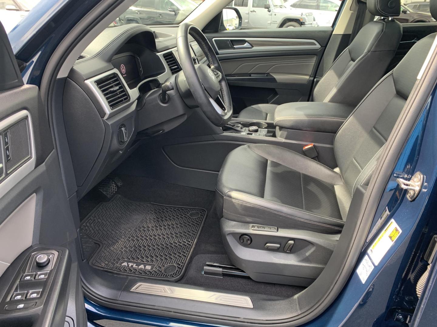 2021 BLUE /BLACK Volkswagen Atlas V6 SEL 4MOTION (1V2BR2CAXMC) with an 3.6L V6 DOHC 24V engine, Automatic transmission, located at 506 S. Kingshighway, Cape Girardeau, MO, 63703, (573) 235-5000, 37.294991, -89.553635 - 2021 Volkswagen Atlas V6 SEL 4MOTION 48,xxx miles One Owner! AWD Heated Seats Bluetooth Adaptive Cruise Backup Camera 3rd. Row Sunroof We have financing available and we accept trades! Fill out a credit application on our website or come by today! If you have any questions, give us a ca - Photo#21