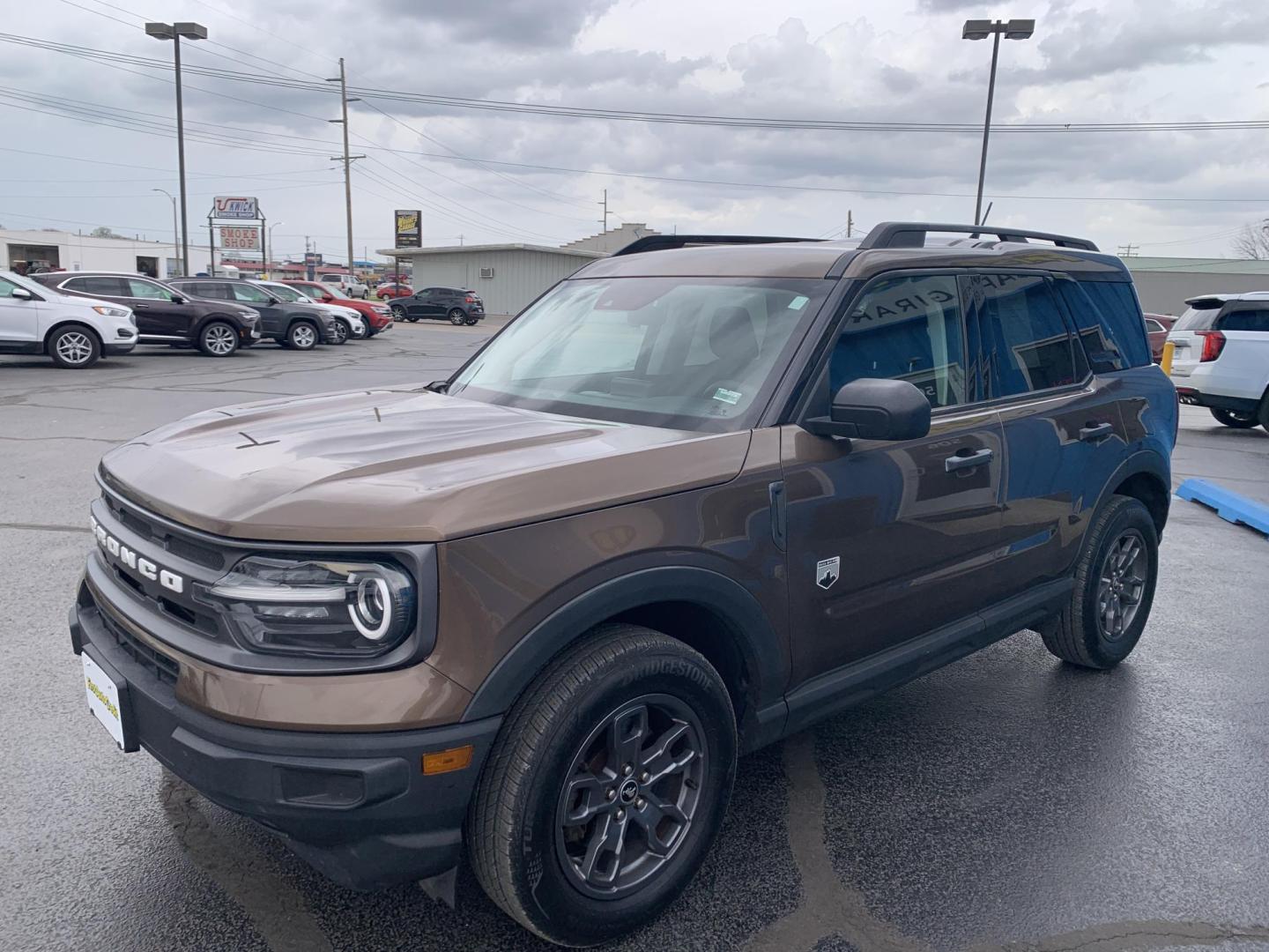 2022 Bronze /GRAY Ford Bronco Sport Big Bend (3FMCR9B69NR) with an 1.5L L3 engine, 8A transmission, located at 506 S. Kingshighway, Cape Girardeau, MO, 63703, (573) 235-5000, 37.294991, -89.553635 - 2022 Ford Bronco Sport Big Bend 38,xxx miles One Owner! 4WD Cruise Bluetooth Power Windows/Locks/Mirrors We have financing available and we accept trades! Fill out a credit application on our website or come by today! If you have any questions, give us a call at (573) 235-5000 or visit our - Photo#3