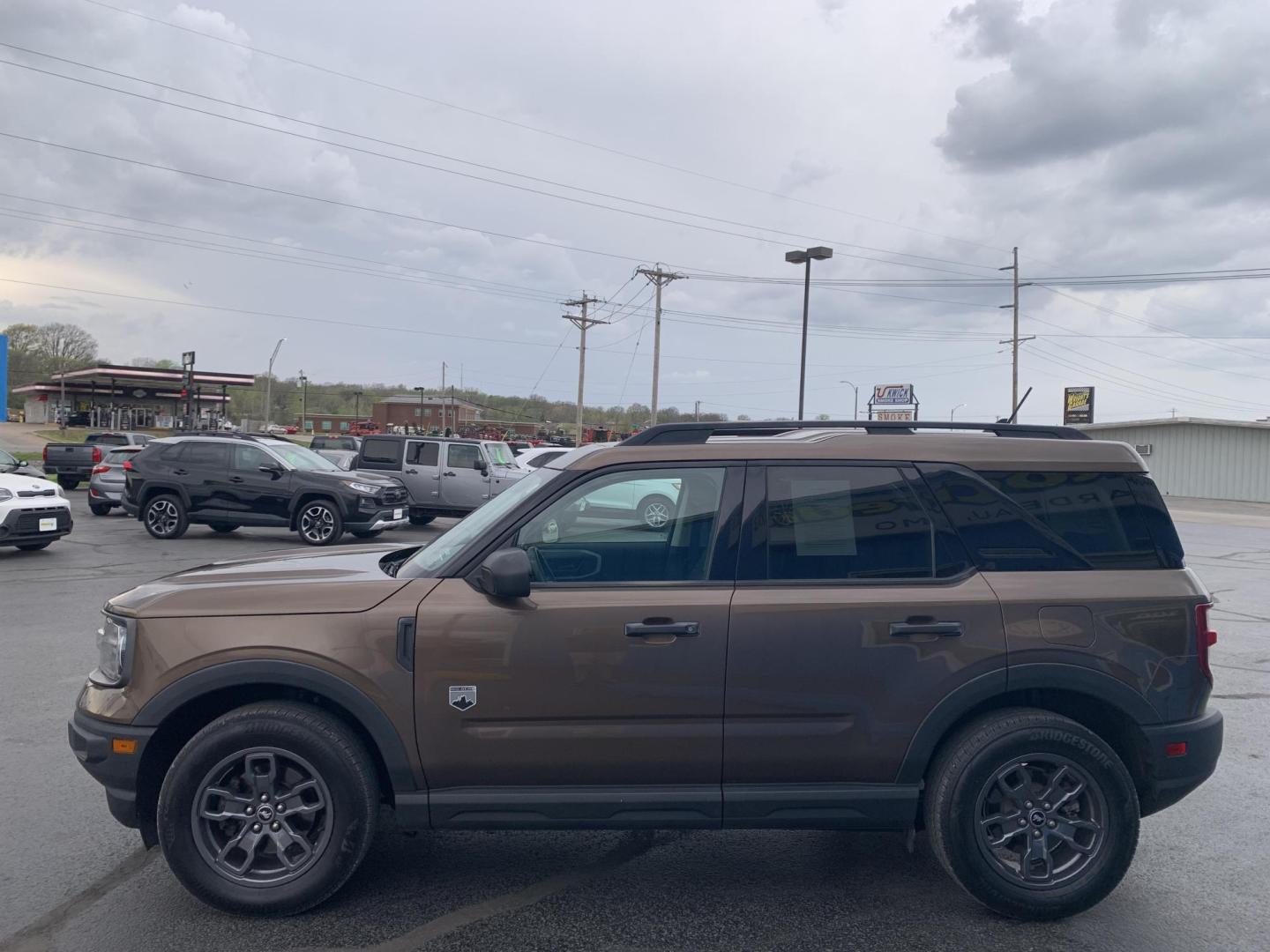 2022 Bronze /GRAY Ford Bronco Sport Big Bend (3FMCR9B69NR) with an 1.5L L3 engine, 8A transmission, located at 506 S. Kingshighway, Cape Girardeau, MO, 63703, (573) 235-5000, 37.294991, -89.553635 - 2022 Ford Bronco Sport Big Bend 38,xxx miles One Owner! 4WD Cruise Bluetooth Power Windows/Locks/Mirrors We have financing available and we accept trades! Fill out a credit application on our website or come by today! If you have any questions, give us a call at (573) 235-5000 or visit our - Photo#4