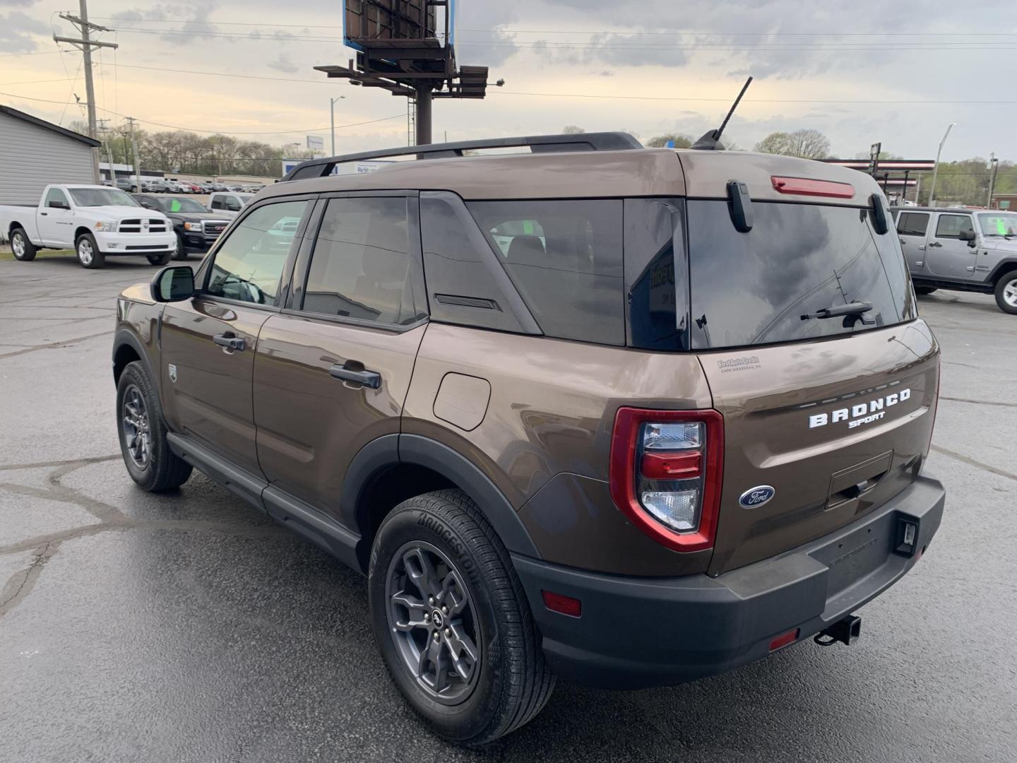 2022 Bronze /GRAY Ford Bronco Sport Big Bend (3FMCR9B69NR) with an 1.5L L3 engine, 8A transmission, located at 506 S. Kingshighway, Cape Girardeau, MO, 63703, (573) 235-5000, 37.294991, -89.553635 - 2022 Ford Bronco Sport Big Bend 38,xxx miles One Owner! 4WD Cruise Bluetooth Power Windows/Locks/Mirrors We have financing available and we accept trades! Fill out a credit application on our website or come by today! If you have any questions, give us a call at (573) 235-5000 or visit our - Photo#5