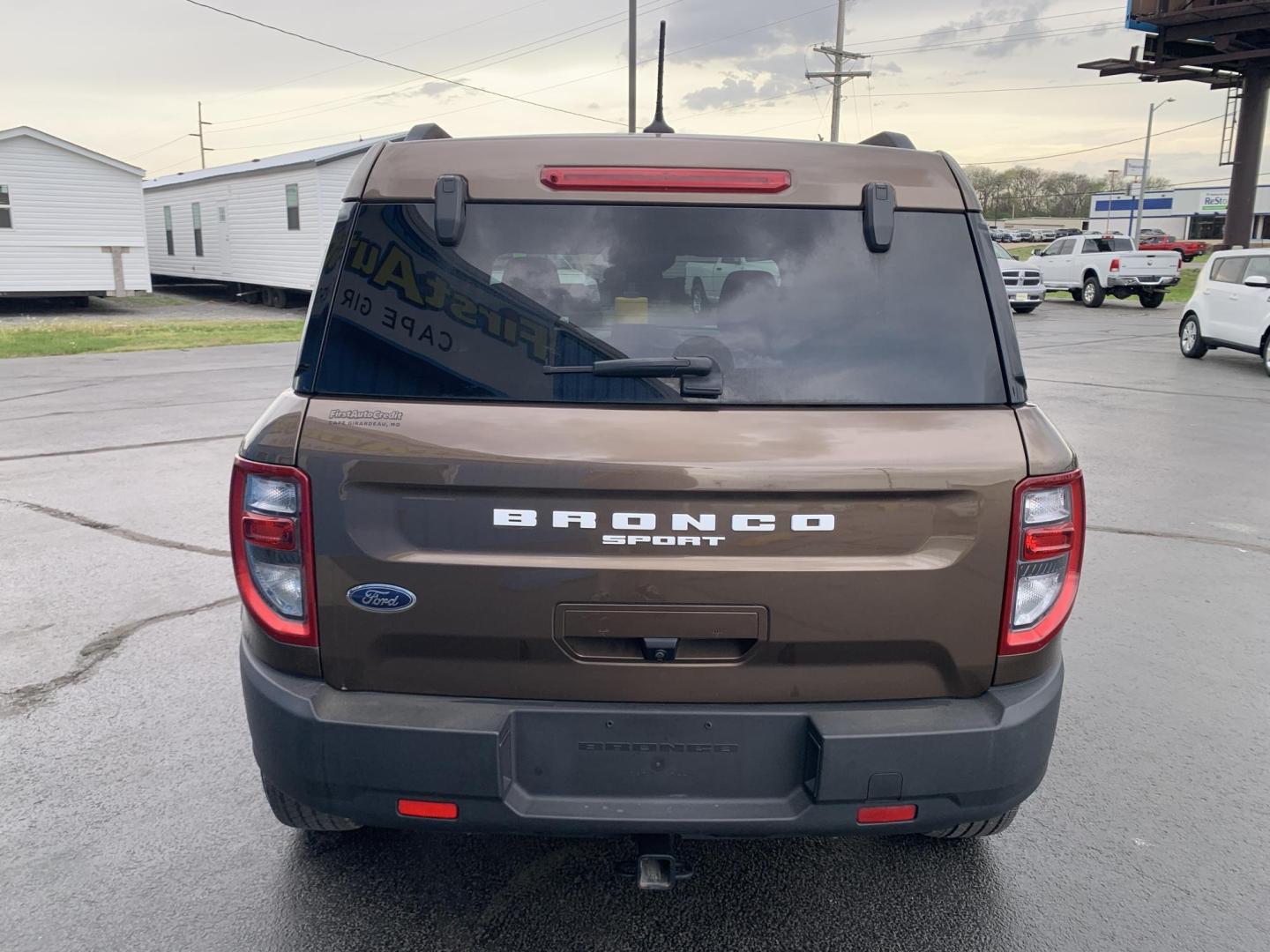 2022 Bronze /GRAY Ford Bronco Sport Big Bend (3FMCR9B69NR) with an 1.5L L3 engine, 8A transmission, located at 506 S. Kingshighway, Cape Girardeau, MO, 63703, (573) 235-5000, 37.294991, -89.553635 - 2022 Ford Bronco Sport Big Bend 38,xxx miles One Owner! 4WD Cruise Bluetooth Power Windows/Locks/Mirrors We have financing available and we accept trades! Fill out a credit application on our website or come by today! If you have any questions, give us a call at (573) 235-5000 or visit our - Photo#6