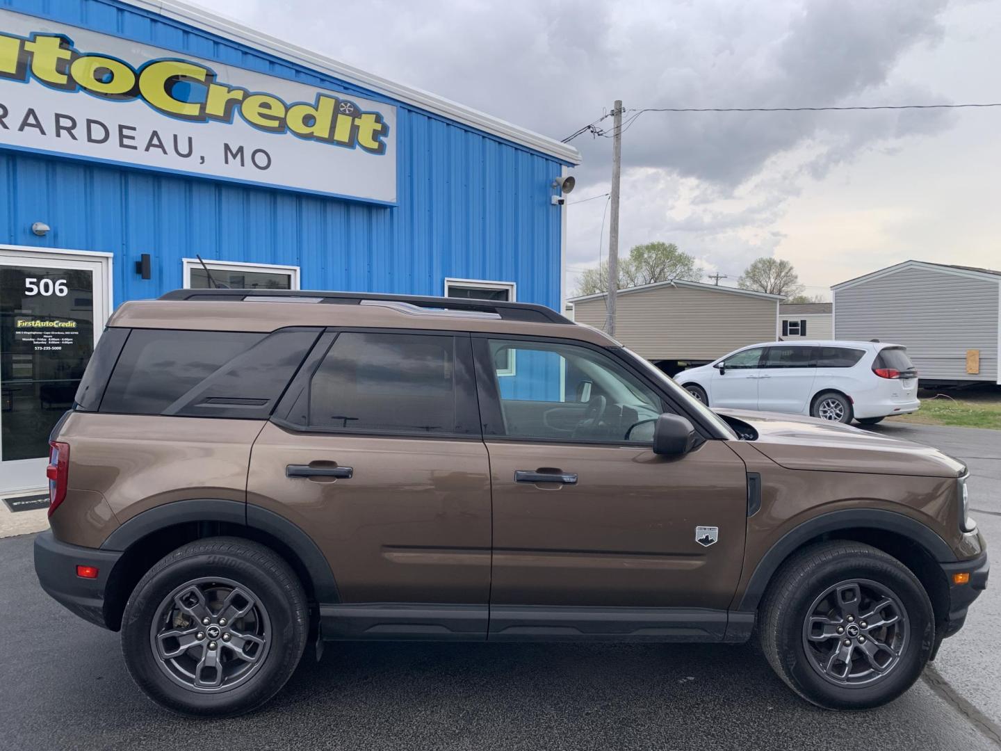 2022 Bronze /GRAY Ford Bronco Sport Big Bend (3FMCR9B69NR) with an 1.5L L3 engine, 8A transmission, located at 506 S. Kingshighway, Cape Girardeau, MO, 63703, (573) 235-5000, 37.294991, -89.553635 - 2022 Ford Bronco Sport Big Bend 38,xxx miles One Owner! 4WD Cruise Bluetooth Power Windows/Locks/Mirrors We have financing available and we accept trades! Fill out a credit application on our website or come by today! If you have any questions, give us a call at (573) 235-5000 or visit our - Photo#9