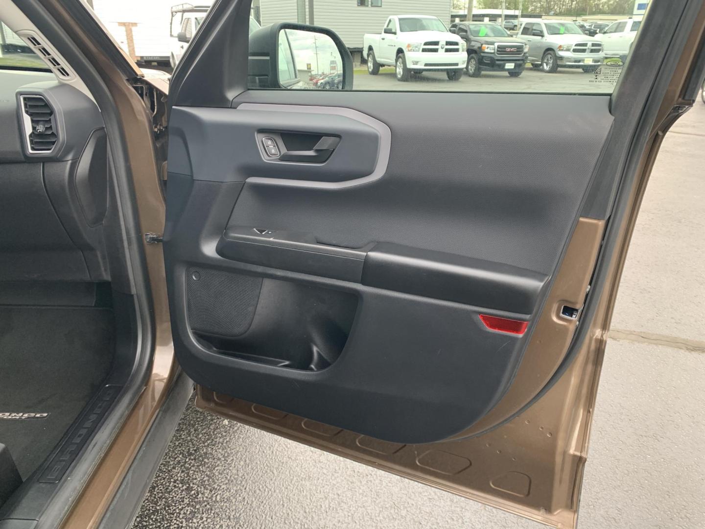 2022 Bronze /GRAY Ford Bronco Sport Big Bend (3FMCR9B69NR) with an 1.5L L3 engine, 8A transmission, located at 506 S. Kingshighway, Cape Girardeau, MO, 63703, (573) 235-5000, 37.294991, -89.553635 - 2022 Ford Bronco Sport Big Bend 38,xxx miles One Owner! 4WD Cruise Bluetooth Power Windows/Locks/Mirrors We have financing available and we accept trades! Fill out a credit application on our website or come by today! If you have any questions, give us a call at (573) 235-5000 or visit our - Photo#10