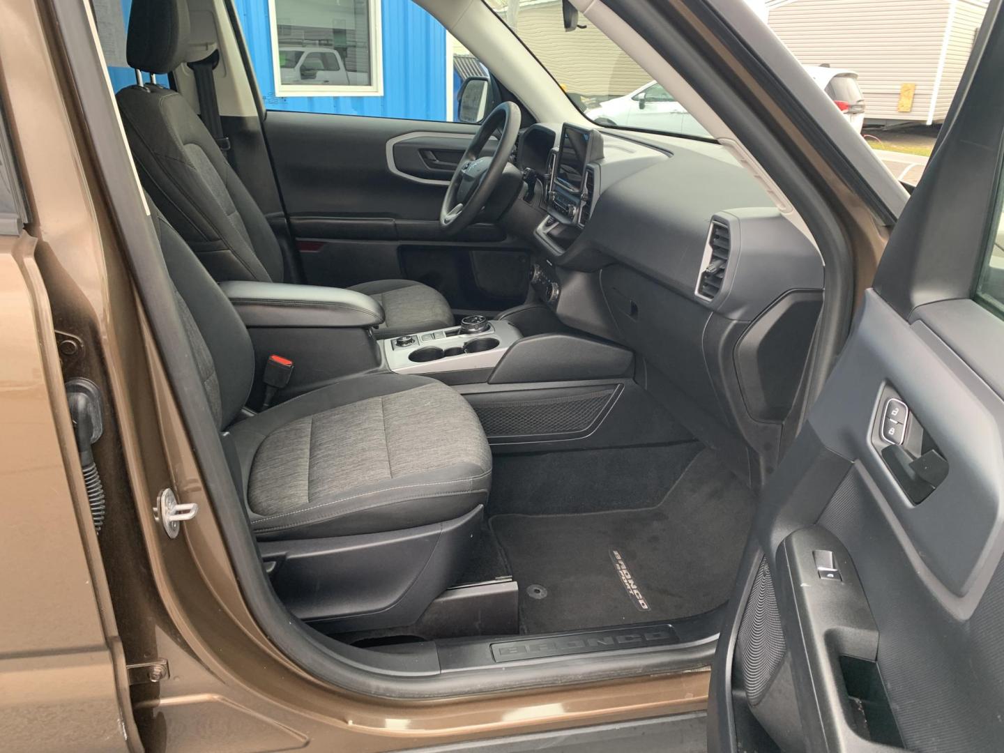 2022 Bronze /GRAY Ford Bronco Sport Big Bend (3FMCR9B69NR) with an 1.5L L3 engine, 8A transmission, located at 506 S. Kingshighway, Cape Girardeau, MO, 63703, (573) 235-5000, 37.294991, -89.553635 - 2022 Ford Bronco Sport Big Bend 38,xxx miles One Owner! 4WD Cruise Bluetooth Power Windows/Locks/Mirrors We have financing available and we accept trades! Fill out a credit application on our website or come by today! If you have any questions, give us a call at (573) 235-5000 or visit our - Photo#11