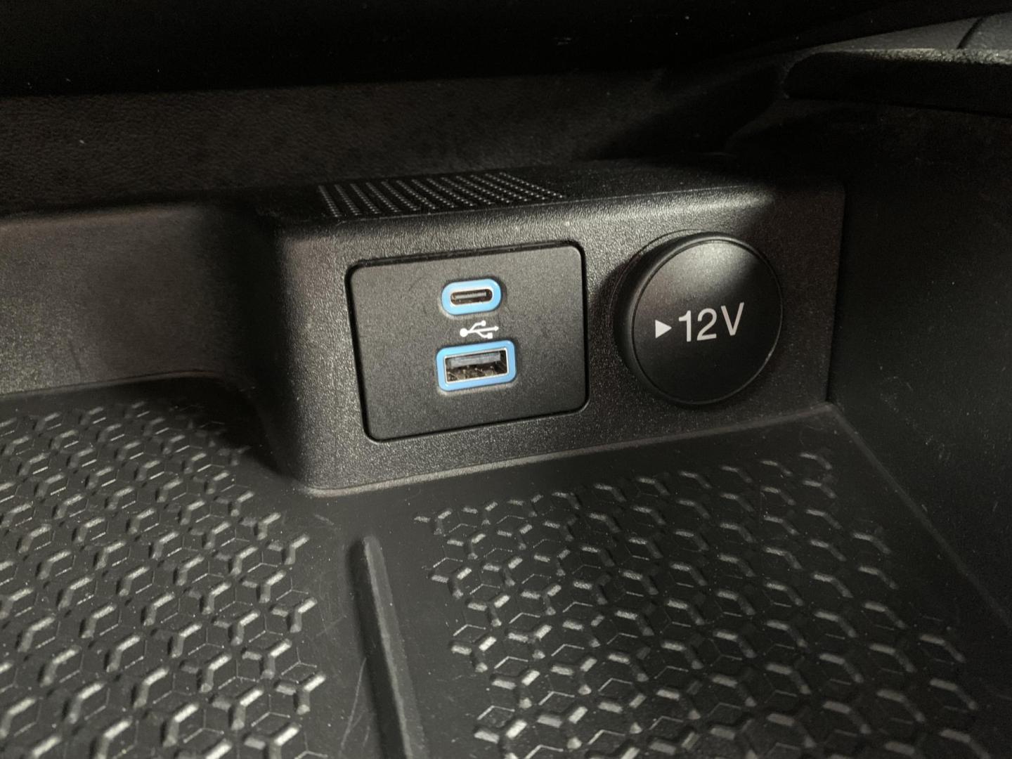 2022 Bronze /GRAY Ford Bronco Sport Big Bend (3FMCR9B69NR) with an 1.5L L3 engine, 8A transmission, located at 506 S. Kingshighway, Cape Girardeau, MO, 63703, (573) 235-5000, 37.294991, -89.553635 - 2022 Ford Bronco Sport Big Bend 38,xxx miles One Owner! 4WD Cruise Bluetooth Power Windows/Locks/Mirrors We have financing available and we accept trades! Fill out a credit application on our website or come by today! If you have any questions, give us a call at (573) 235-5000 or visit our - Photo#31