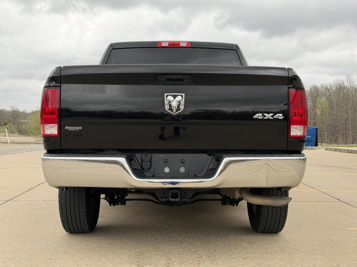 2022 BLACK /Gray RAM 1500 Classic Tradesman Crew Cab SWB 4WD (3C6RR7KT0NG) with an 5.7L V8 engine, Automatic transmission, located at 2990 Old Orchard Rd., Jackson, MO, 63755, 37.354214, -89.612106 - 2022 Ram 1500 Classic Tradesman 1-Owner 133xxx miles 4x4 5.7L V8 Automatic Backup Camera Bluetooth Cruise Power Windows/Locks/Mirrors We have financing available and we accept trades! Fill out a credit application on our website or come by today! If you have any questions, give us a call - Photo#9