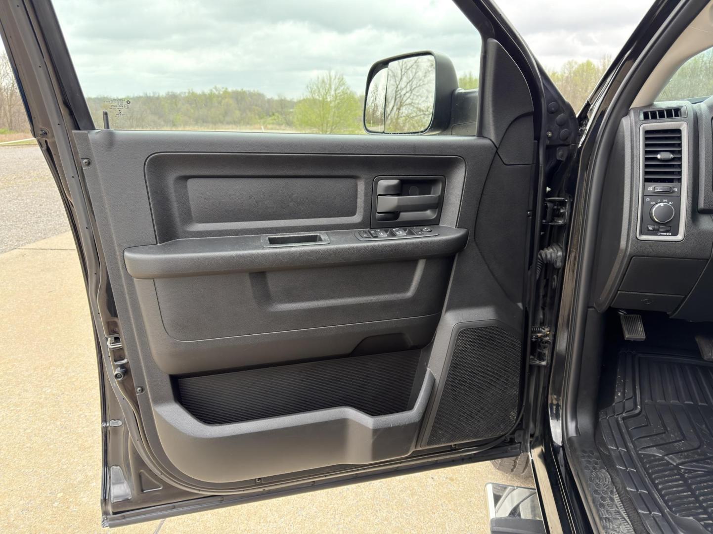 2022 BLACK /Gray RAM 1500 Classic Tradesman Crew Cab SWB 4WD (3C6RR7KT0NG) with an 5.7L V8 engine, Automatic transmission, located at 2990 Old Orchard Rd., Jackson, MO, 63755, 37.354214, -89.612106 - 2022 Ram 1500 Classic Tradesman 1-Owner 133xxx miles 4x4 5.7L V8 Automatic Backup Camera Bluetooth Cruise Power Windows/Locks/Mirrors We have financing available and we accept trades! Fill out a credit application on our website or come by today! If you have any questions, give us a call - Photo#11