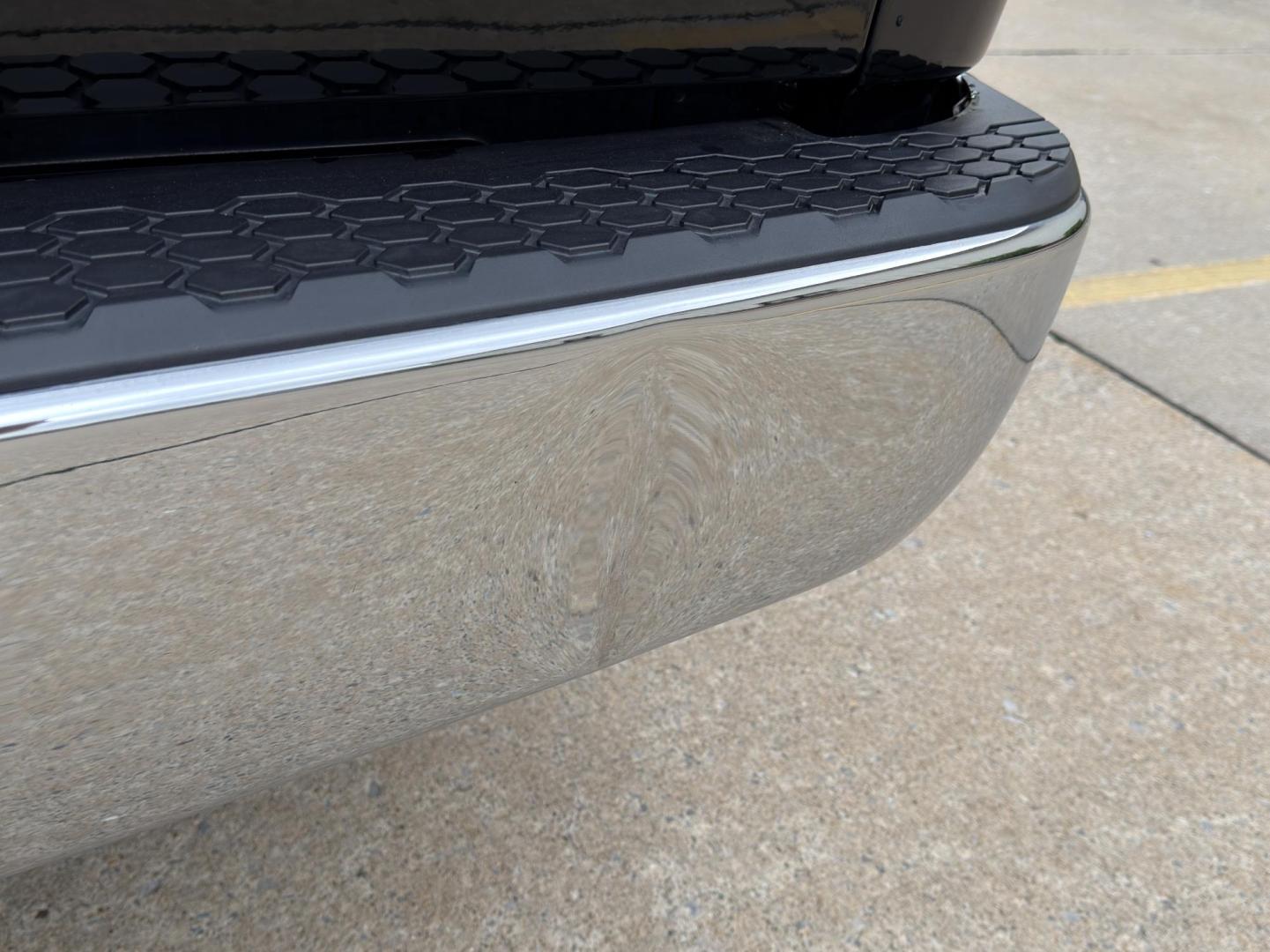 2022 BLACK /Gray RAM 1500 Classic Tradesman Crew Cab SWB 4WD (3C6RR7KT0NG) with an 5.7L V8 engine, Automatic transmission, located at 2990 Old Orchard Rd., Jackson, MO, 63755, 37.354214, -89.612106 - 2022 Ram 1500 Classic Tradesman 1-Owner 133xxx miles 4x4 5.7L V8 Automatic Backup Camera Bluetooth Cruise Power Windows/Locks/Mirrors We have financing available and we accept trades! Fill out a credit application on our website or come by today! If you have any questions, give us a call - Photo#37