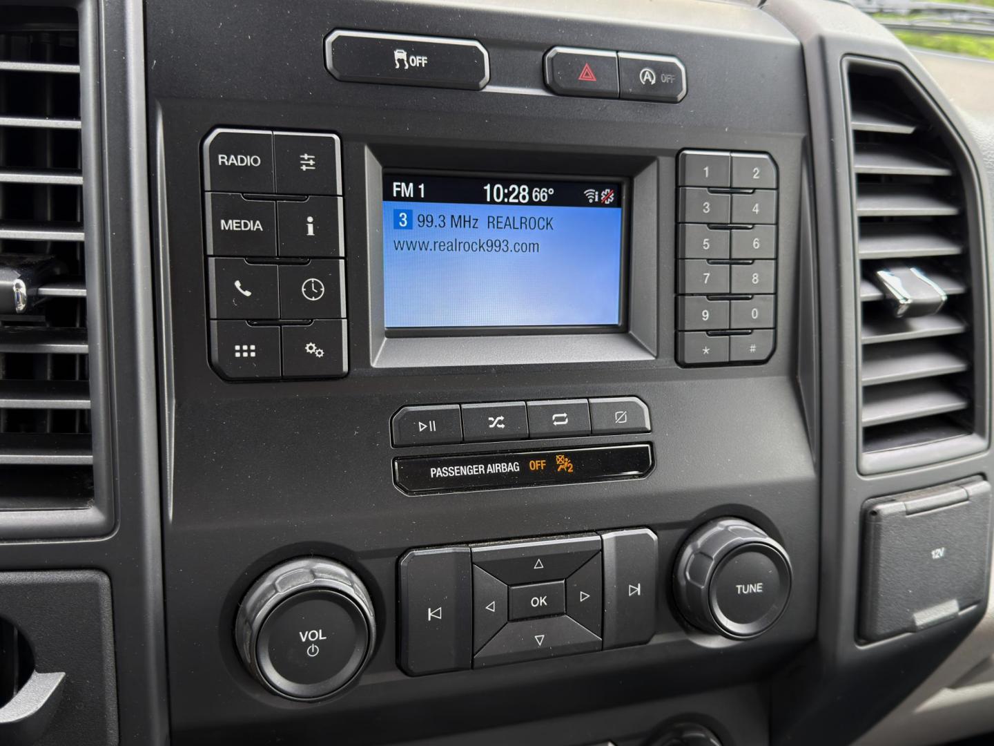 2020 WHITE /Gray Ford F-150 XL SuperCab 8-ft. 2WD (1FTEX1C43LK) with an 3.5L V6 engine, Automatic transmission, located at 2990 Old Orchard Rd., Jackson, MO, 63755, 37.354214, -89.612106 - 2020 Ford F-150 XL 1-Owner 101xxx miles Rear Wheel Drive 3.5L V6 Automatic Backup Camera Bluetooth Cruise Power Windows/Locks/Mirrors We have financing available and we accept trades! Fill out a credit application on our website or come by today! If you have any questions, give us a call - Photo#25