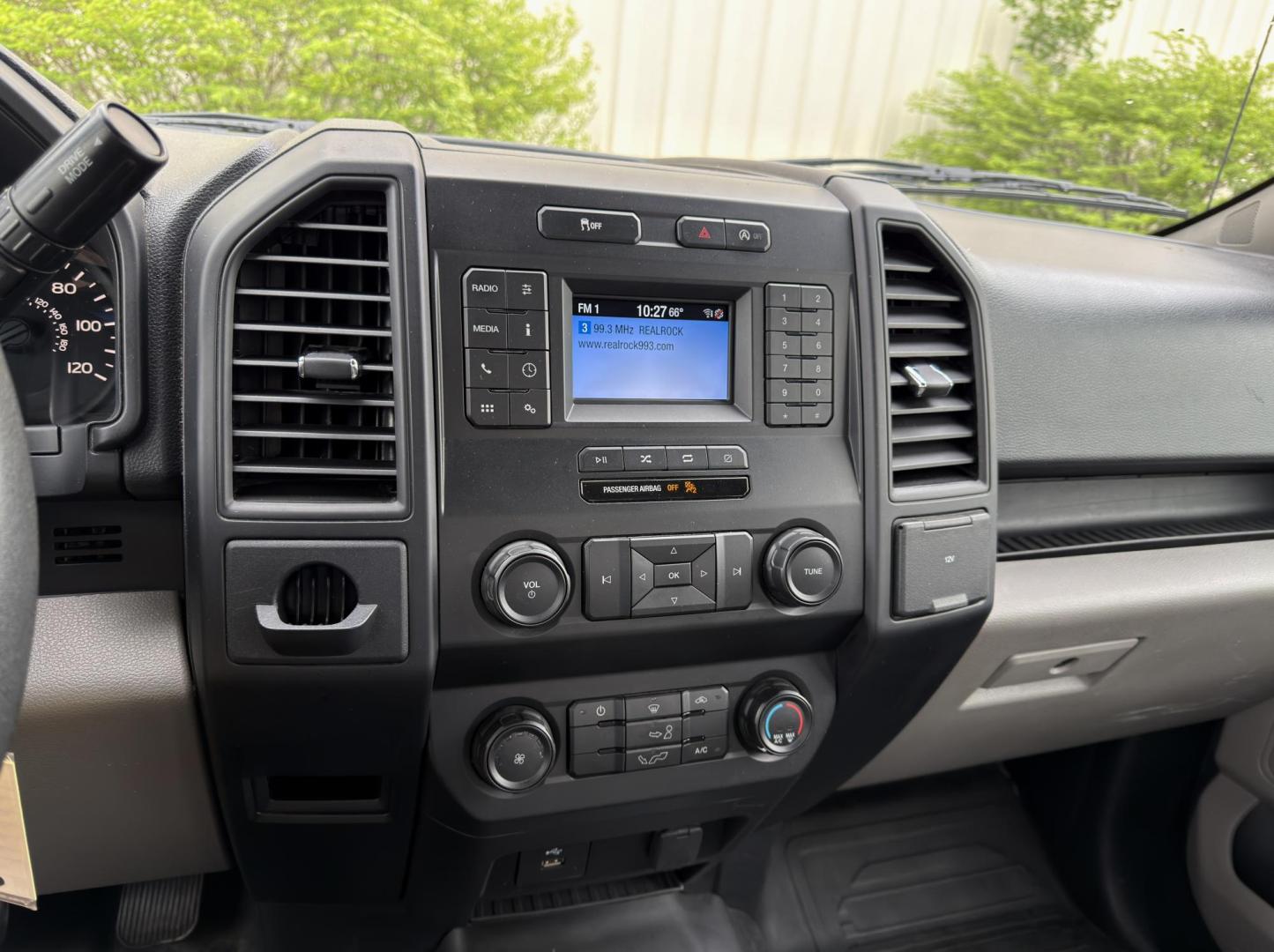 2020 WHITE /Gray Ford F-150 XL SuperCab 8-ft. 2WD (1FTEX1C43LK) with an 3.5L V6 engine, Automatic transmission, located at 2990 Old Orchard Rd., Jackson, MO, 63755, 37.354214, -89.612106 - 2020 Ford F-150 XL 1-Owner 101xxx miles Rear Wheel Drive 3.5L V6 Automatic Backup Camera Bluetooth Cruise Power Windows/Locks/Mirrors We have financing available and we accept trades! Fill out a credit application on our website or come by today! If you have any questions, give us a call - Photo#24