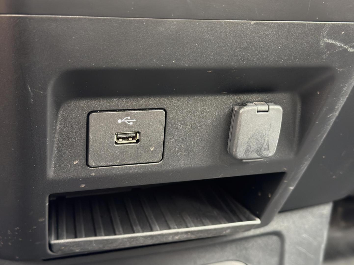 2020 WHITE /Gray Ford F-150 XL SuperCab 8-ft. 2WD (1FTEX1C43LK) with an 3.5L V6 engine, Automatic transmission, located at 2990 Old Orchard Rd., Jackson, MO, 63755, 37.354214, -89.612106 - 2020 Ford F-150 XL 1-Owner 101xxx miles Rear Wheel Drive 3.5L V6 Automatic Backup Camera Bluetooth Cruise Power Windows/Locks/Mirrors We have financing available and we accept trades! Fill out a credit application on our website or come by today! If you have any questions, give us a call - Photo#27