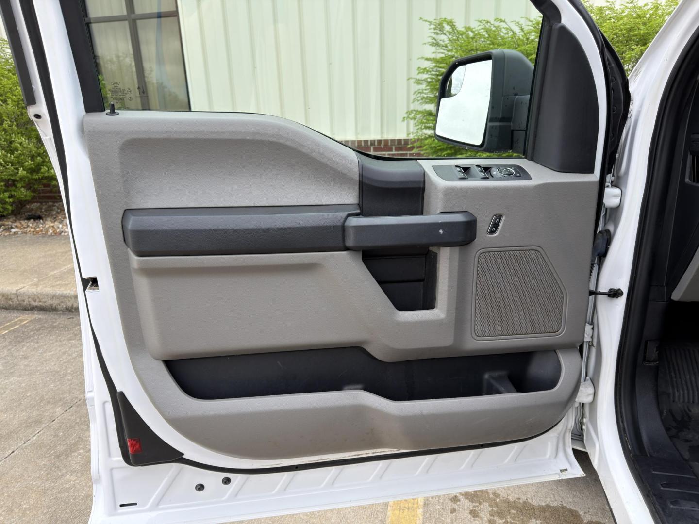 2020 WHITE /Gray Ford F-150 XL SuperCab 8-ft. 2WD (1FTEX1C43LK) with an 3.5L V6 engine, Automatic transmission, located at 2990 Old Orchard Rd., Jackson, MO, 63755, 37.354214, -89.612106 - 2020 Ford F-150 XL 1-Owner 101xxx miles Rear Wheel Drive 3.5L V6 Automatic Backup Camera Bluetooth Cruise Power Windows/Locks/Mirrors We have financing available and we accept trades! Fill out a credit application on our website or come by today! If you have any questions, give us a call - Photo#10