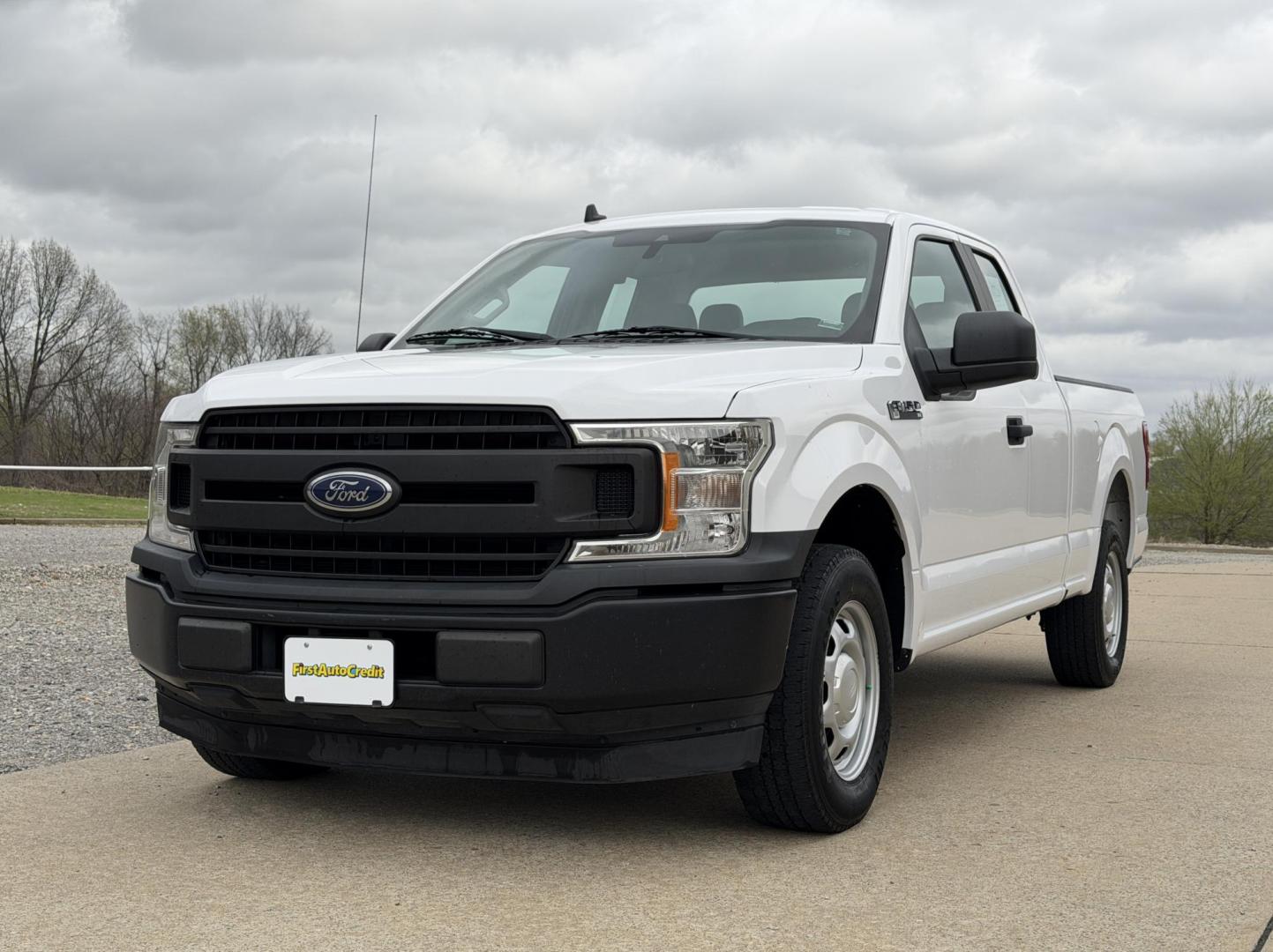 2020 WHITE /Gray Ford F-150 XL SuperCab 8-ft. 2WD (1FTEX1C43LK) with an 3.5L V6 engine, Automatic transmission, located at 2990 Old Orchard Rd., Jackson, MO, 63755, 37.354214, -89.612106 - 2020 Ford F-150 XL 1-Owner 101xxx miles Rear Wheel Drive 3.5L V6 Automatic Backup Camera Bluetooth Cruise Power Windows/Locks/Mirrors We have financing available and we accept trades! Fill out a credit application on our website or come by today! If you have any questions, give us a call - Photo#3