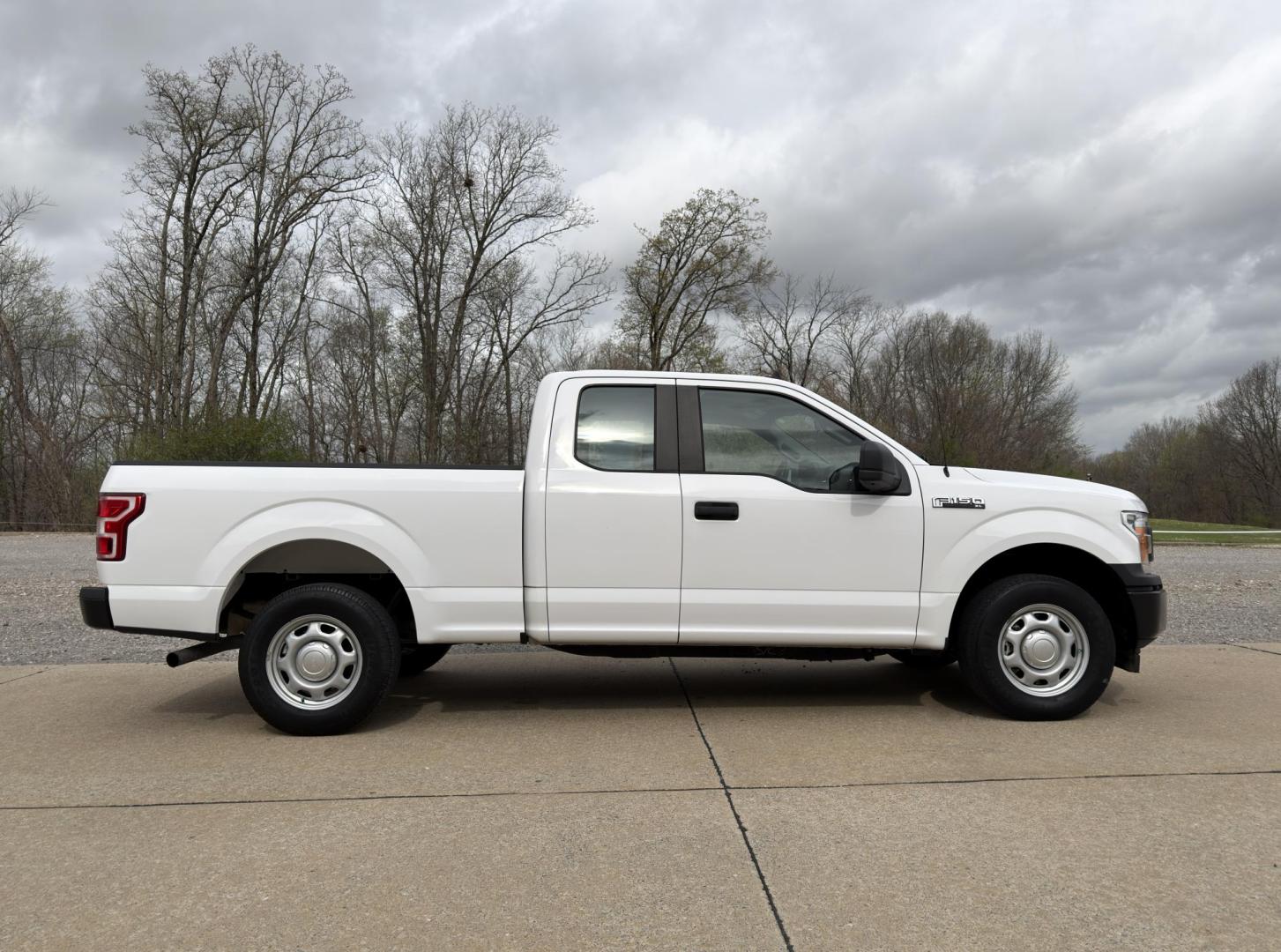 2020 WHITE /Gray Ford F-150 XL SuperCab 8-ft. 2WD (1FTEX1C43LK) with an 3.5L V6 engine, Automatic transmission, located at 2990 Old Orchard Rd., Jackson, MO, 63755, 37.354214, -89.612106 - 2020 Ford F-150 XL 1-Owner 101xxx miles Rear Wheel Drive 3.5L V6 Automatic Backup Camera Bluetooth Cruise Power Windows/Locks/Mirrors We have financing available and we accept trades! Fill out a credit application on our website or come by today! If you have any questions, give us a call - Photo#5
