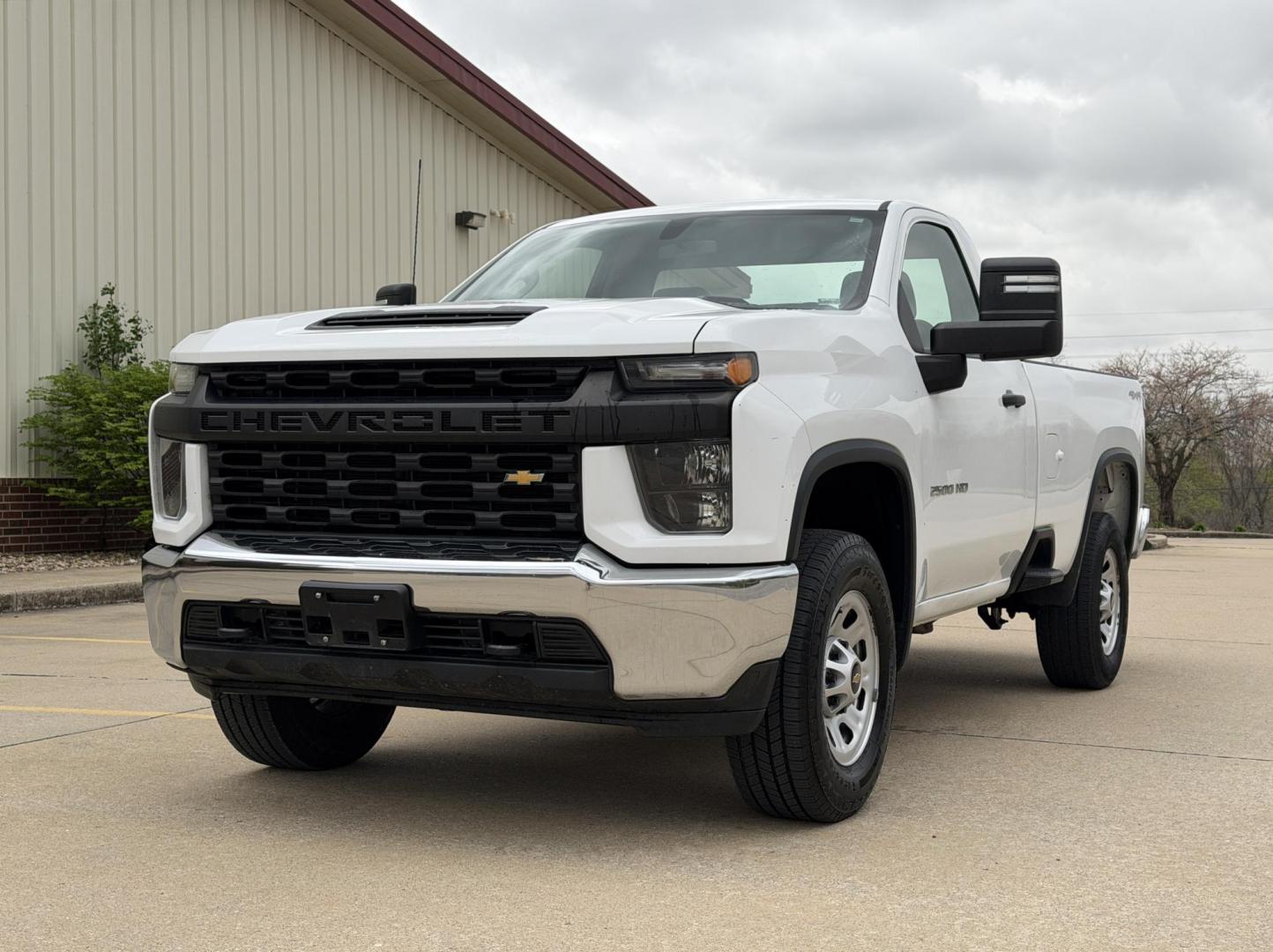 2021 WHITE /Black Chevrolet Silverado 2500HD Work Truck Regular Cab 4WD (1GC3YLE73MF) with an 6.6L V8 engine, Automatic transmission, located at 2990 Old Orchard Rd., Jackson, MO, 63755, 37.354214, -89.612106 - 2021 Chevrolet Silverado 2500HD 1-Owner 188xxx miles 4x4 6.6L V8 Automatic Backup Camera Bluetooth Cruise Power Windows/Locks/Mirrors We have financing available and we accept trades! Fill out a credit application on our website or come by today! If you have any questions, give us a call - Photo#4