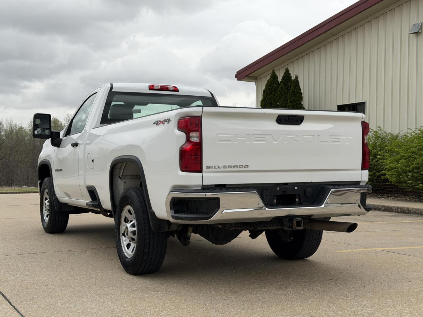 2021 WHITE /Black Chevrolet Silverado 2500HD Work Truck Regular Cab 4WD (1GC3YLE73MF) with an 6.6L V8 engine, Automatic transmission, located at 2990 Old Orchard Rd., Jackson, MO, 63755, 37.354214, -89.612106 - 2021 Chevrolet Silverado 2500HD 1-Owner 188xxx miles 4x4 6.6L V8 Automatic Backup Camera Bluetooth Cruise Power Windows/Locks/Mirrors We have financing available and we accept trades! Fill out a credit application on our website or come by today! If you have any questions, give us a call - Photo#8