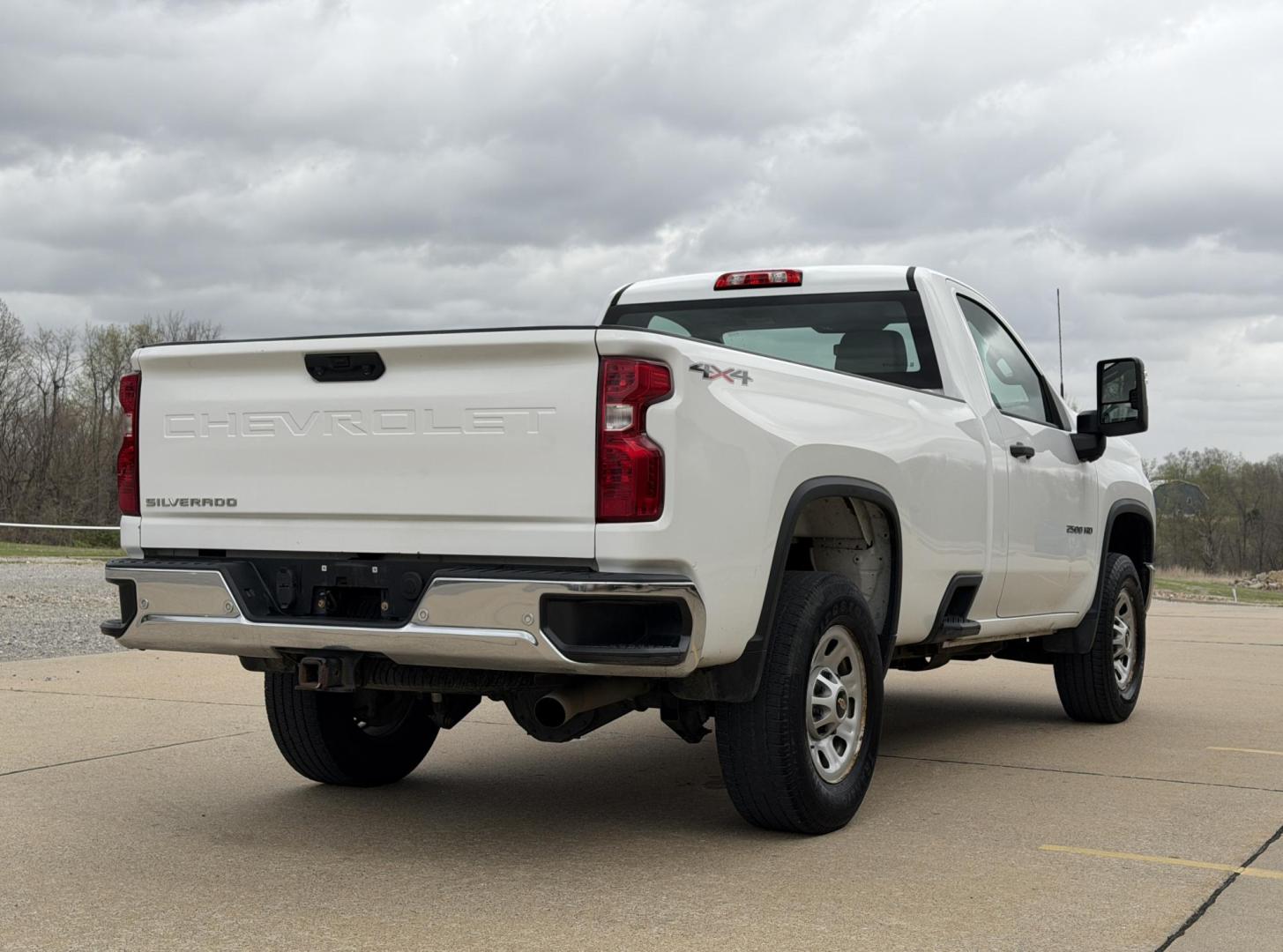 2021 WHITE /Black Chevrolet Silverado 2500HD Work Truck Regular Cab 4WD (1GC3YLE73MF) with an 6.6L V8 engine, Automatic transmission, located at 2990 Old Orchard Rd., Jackson, MO, 63755, 37.354214, -89.612106 - 2021 Chevrolet Silverado 2500HD 1-Owner 188xxx miles 4x4 6.6L V8 Automatic Backup Camera Bluetooth Cruise Power Windows/Locks/Mirrors We have financing available and we accept trades! Fill out a credit application on our website or come by today! If you have any questions, give us a call - Photo#7