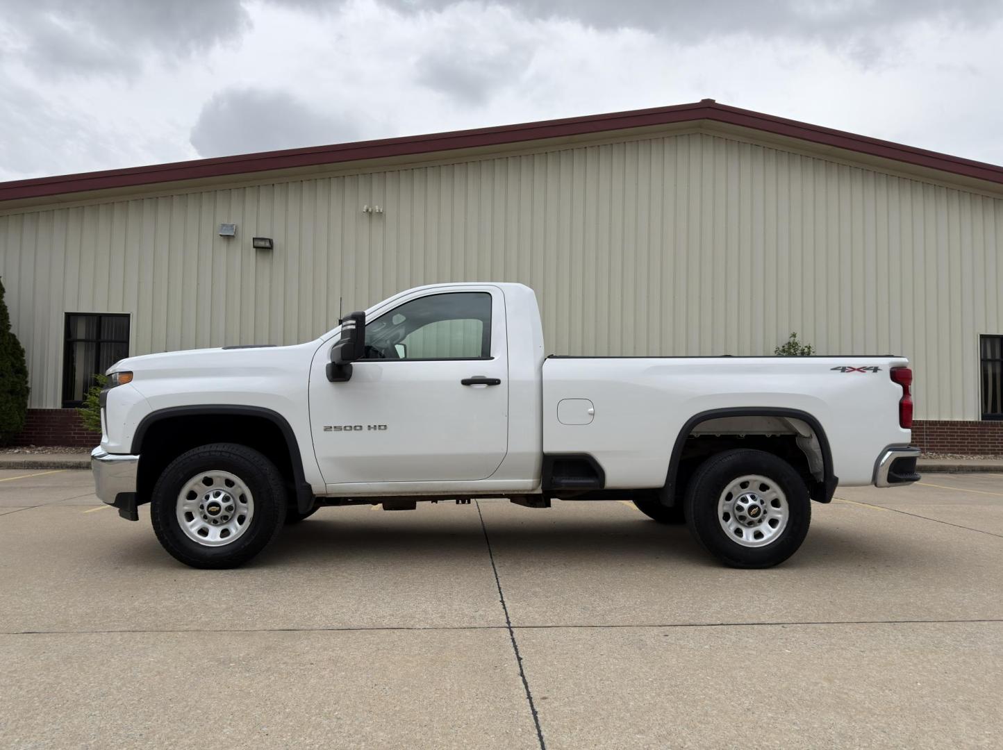 2021 WHITE /Black Chevrolet Silverado 2500HD Work Truck Regular Cab 4WD (1GC3YLE73MF) with an 6.6L V8 engine, Automatic transmission, located at 2990 Old Orchard Rd., Jackson, MO, 63755, 37.354214, -89.612106 - 2021 Chevrolet Silverado 2500HD 1-Owner 188xxx miles 4x4 6.6L V8 Automatic Backup Camera Bluetooth Cruise Power Windows/Locks/Mirrors We have financing available and we accept trades! Fill out a credit application on our website or come by today! If you have any questions, give us a call - Photo#5