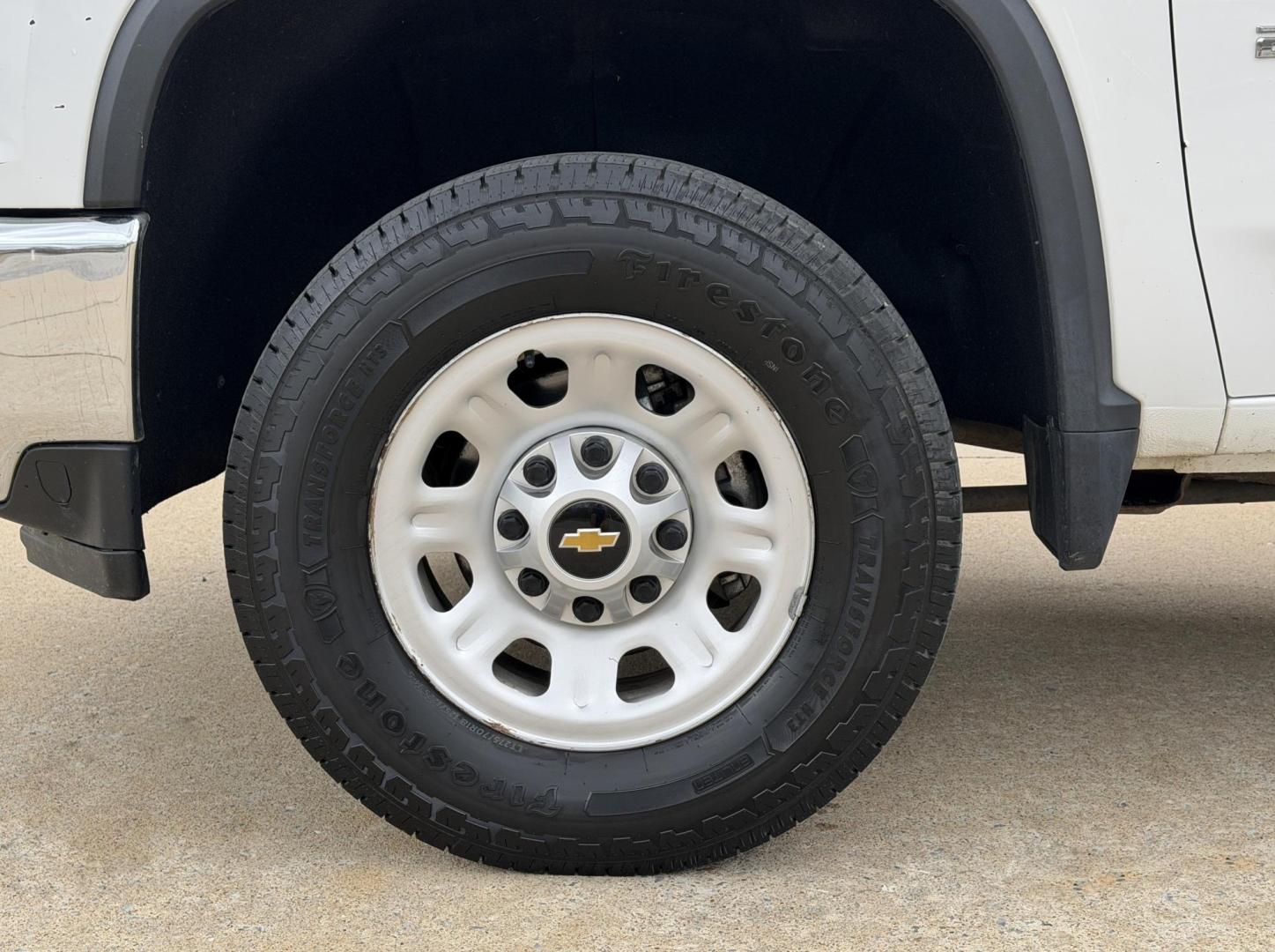 2021 WHITE /Black Chevrolet Silverado 2500HD Work Truck Regular Cab 4WD (1GC3YLE73MF) with an 6.6L V8 engine, Automatic transmission, located at 2990 Old Orchard Rd., Jackson, MO, 63755, 37.354214, -89.612106 - 2021 Chevrolet Silverado 2500HD 1-Owner 188xxx miles 4x4 6.6L V8 Automatic Backup Camera Bluetooth Cruise Power Windows/Locks/Mirrors We have financing available and we accept trades! Fill out a credit application on our website or come by today! If you have any questions, give us a call - Photo#29