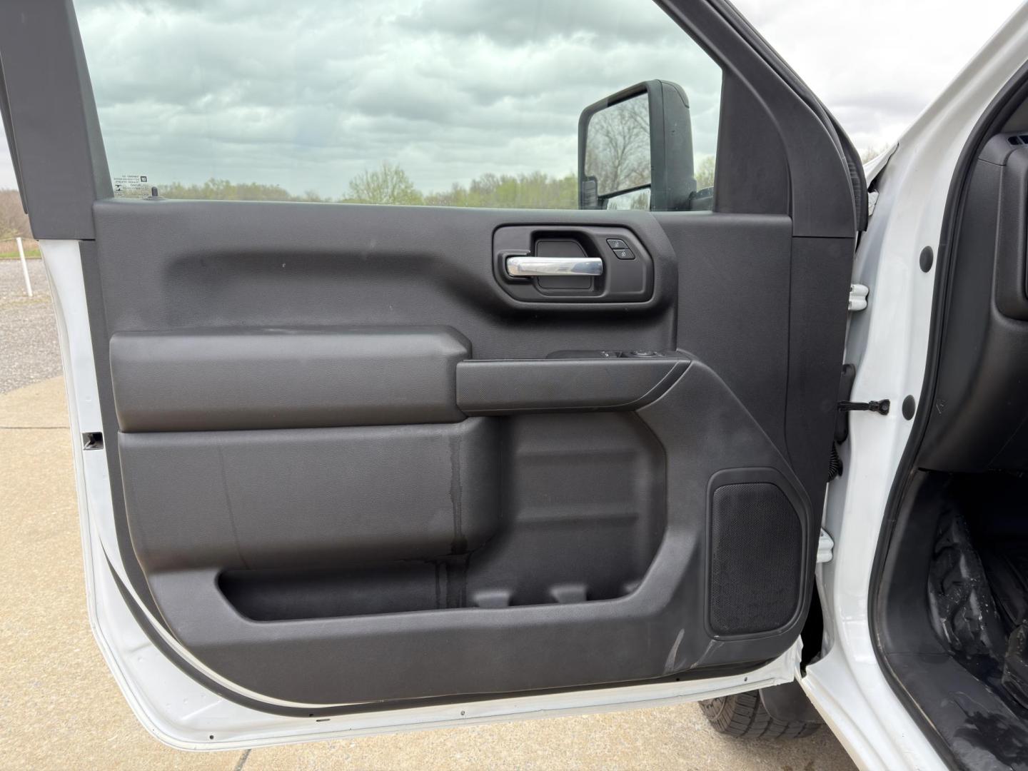 2021 WHITE /Black Chevrolet Silverado 2500HD Work Truck Regular Cab 4WD (1GC3YLE73MF) with an 6.6L V8 engine, Automatic transmission, located at 2990 Old Orchard Rd., Jackson, MO, 63755, 37.354214, -89.612106 - 2021 Chevrolet Silverado 2500HD 1-Owner 188xxx miles 4x4 6.6L V8 Automatic Backup Camera Bluetooth Cruise Power Windows/Locks/Mirrors We have financing available and we accept trades! Fill out a credit application on our website or come by today! If you have any questions, give us a call - Photo#11