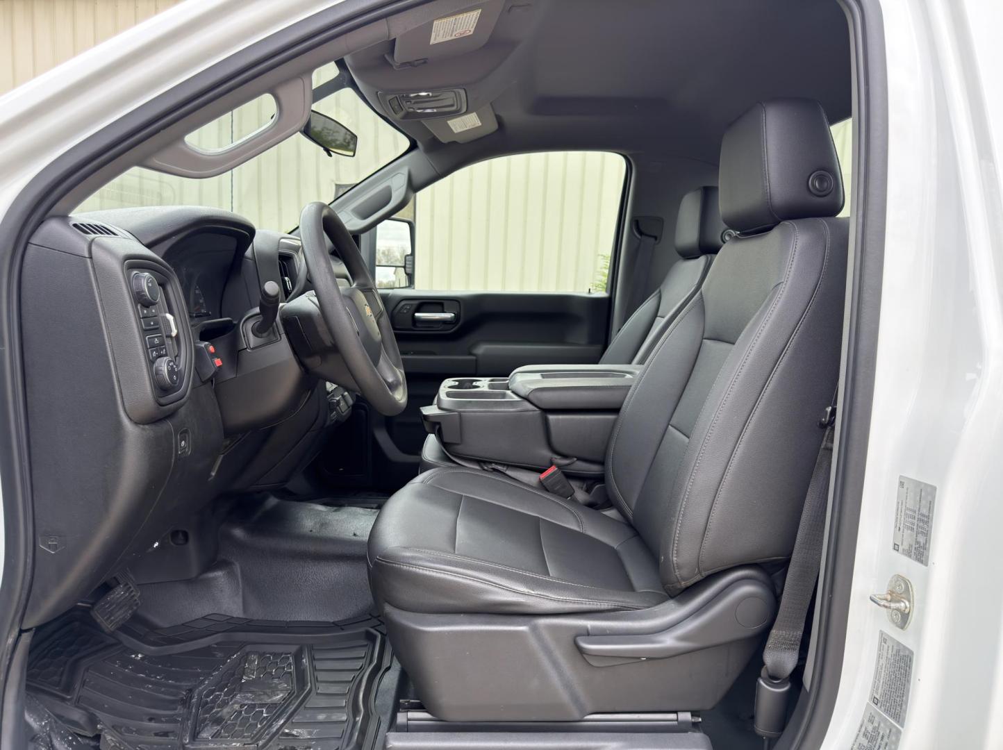 2021 WHITE /Black Chevrolet Silverado 2500HD Work Truck Regular Cab 4WD (1GC3YLE73MF) with an 6.6L V8 engine, Automatic transmission, located at 2990 Old Orchard Rd., Jackson, MO, 63755, 37.354214, -89.612106 - 2021 Chevrolet Silverado 2500HD 1-Owner 188xxx miles 4x4 6.6L V8 Automatic Backup Camera Bluetooth Cruise Power Windows/Locks/Mirrors We have financing available and we accept trades! Fill out a credit application on our website or come by today! If you have any questions, give us a call - Photo#12