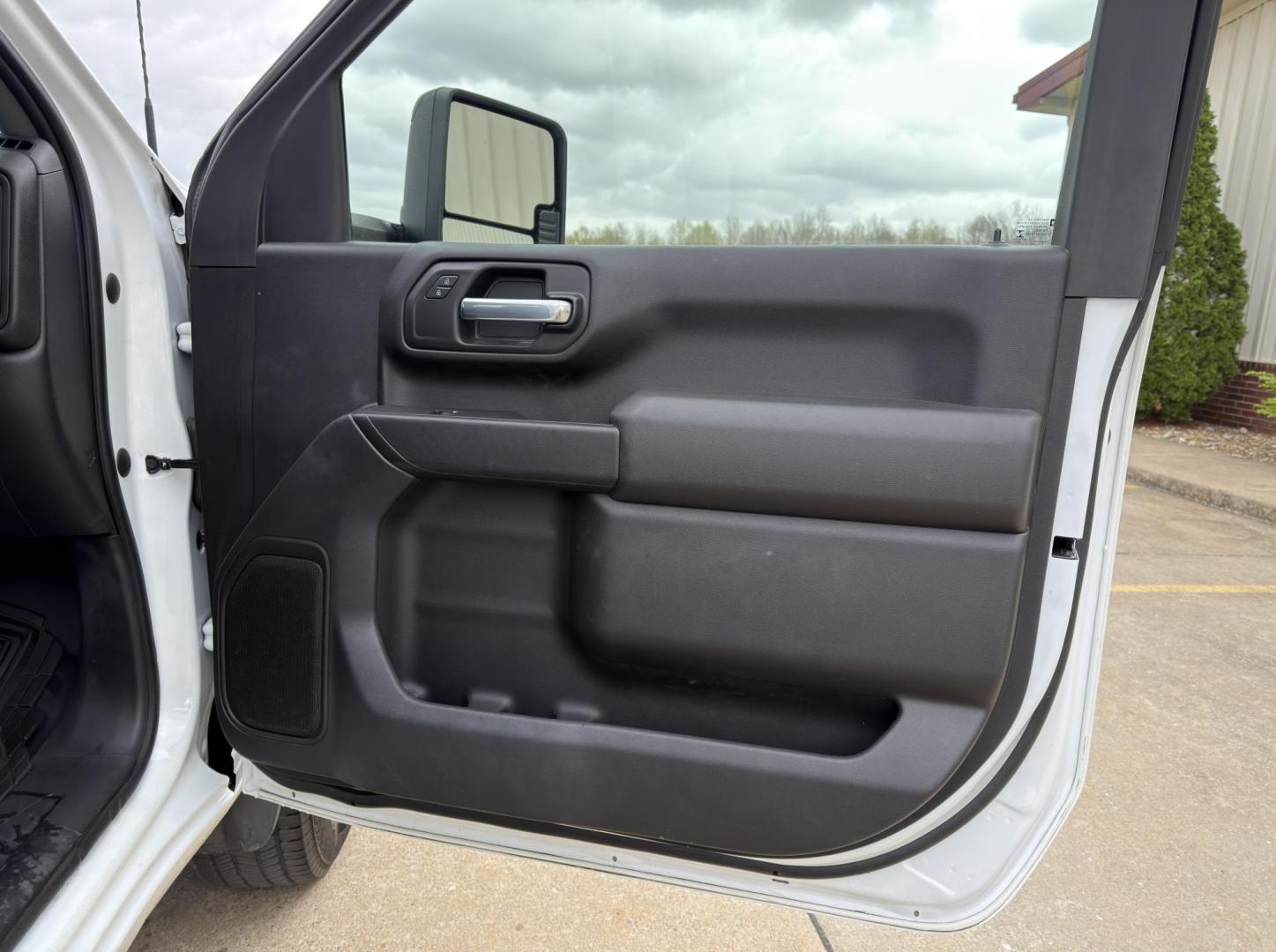 2021 WHITE /Black Chevrolet Silverado 2500HD Work Truck Regular Cab 4WD (1GC3YLE73MF) with an 6.6L V8 engine, Automatic transmission, located at 2990 Old Orchard Rd., Jackson, MO, 63755, 37.354214, -89.612106 - 2021 Chevrolet Silverado 2500HD 1-Owner 188xxx miles 4x4 6.6L V8 Automatic Backup Camera Bluetooth Cruise Power Windows/Locks/Mirrors We have financing available and we accept trades! Fill out a credit application on our website or come by today! If you have any questions, give us a call - Photo#13