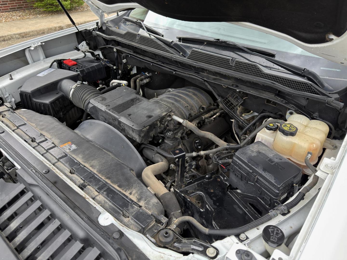 2021 WHITE /Black Chevrolet Silverado 2500HD Work Truck Regular Cab 4WD (1GC3YLE73MF) with an 6.6L V8 engine, Automatic transmission, located at 2990 Old Orchard Rd., Jackson, MO, 63755, 37.354214, -89.612106 - 2021 Chevrolet Silverado 2500HD 1-Owner 188xxx miles 4x4 6.6L V8 Automatic Backup Camera Bluetooth Cruise Power Windows/Locks/Mirrors We have financing available and we accept trades! Fill out a credit application on our website or come by today! If you have any questions, give us a call - Photo#27