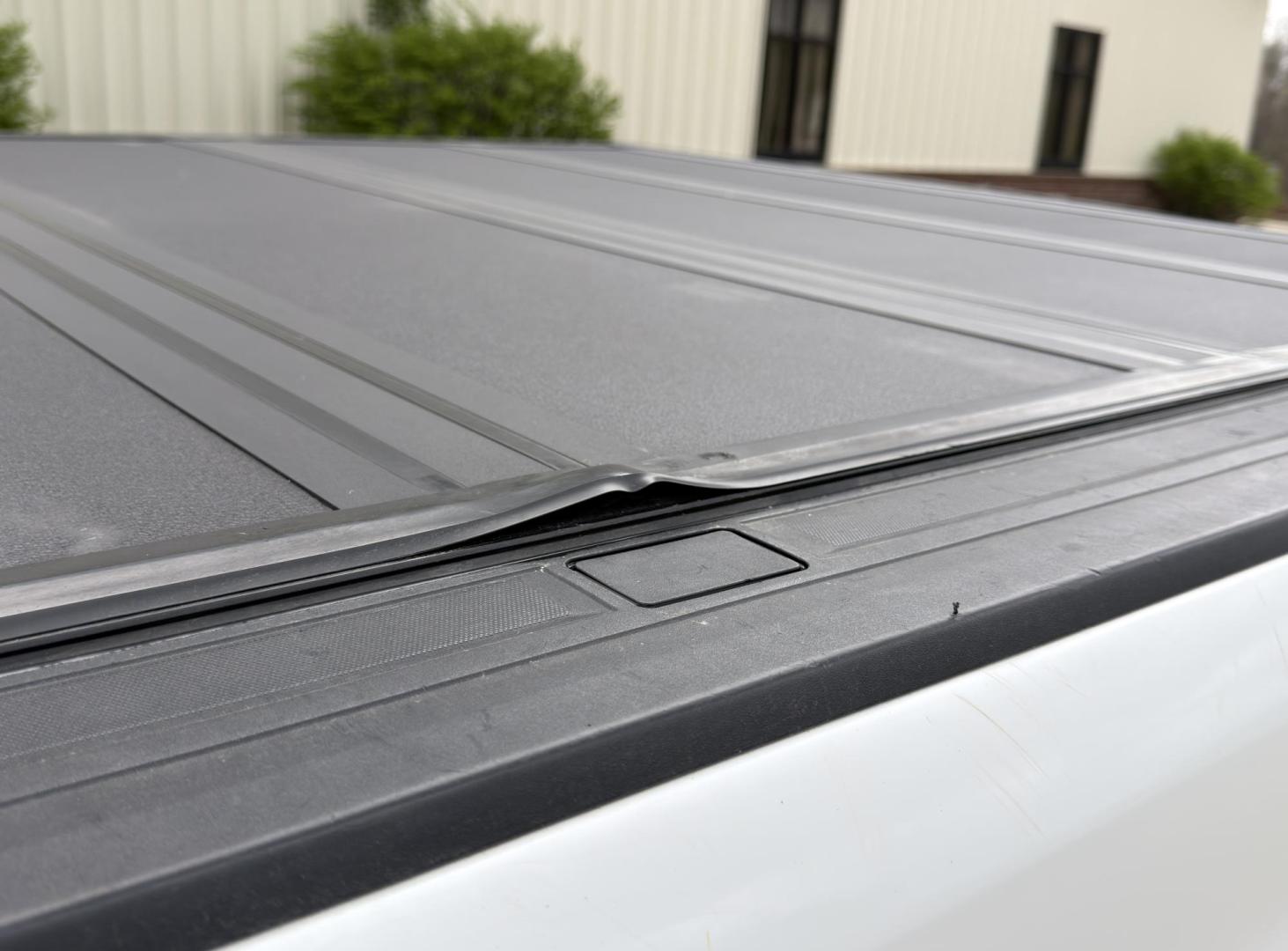 2021 WHITE /Black Chevrolet Silverado 2500HD Work Truck Regular Cab 4WD (1GC3YLE73MF) with an 6.6L V8 engine, Automatic transmission, located at 2990 Old Orchard Rd., Jackson, MO, 63755, 37.354214, -89.612106 - 2021 Chevrolet Silverado 2500HD 1-Owner 188xxx miles 4x4 6.6L V8 Automatic Backup Camera Bluetooth Cruise Power Windows/Locks/Mirrors We have financing available and we accept trades! Fill out a credit application on our website or come by today! If you have any questions, give us a call - Photo#37