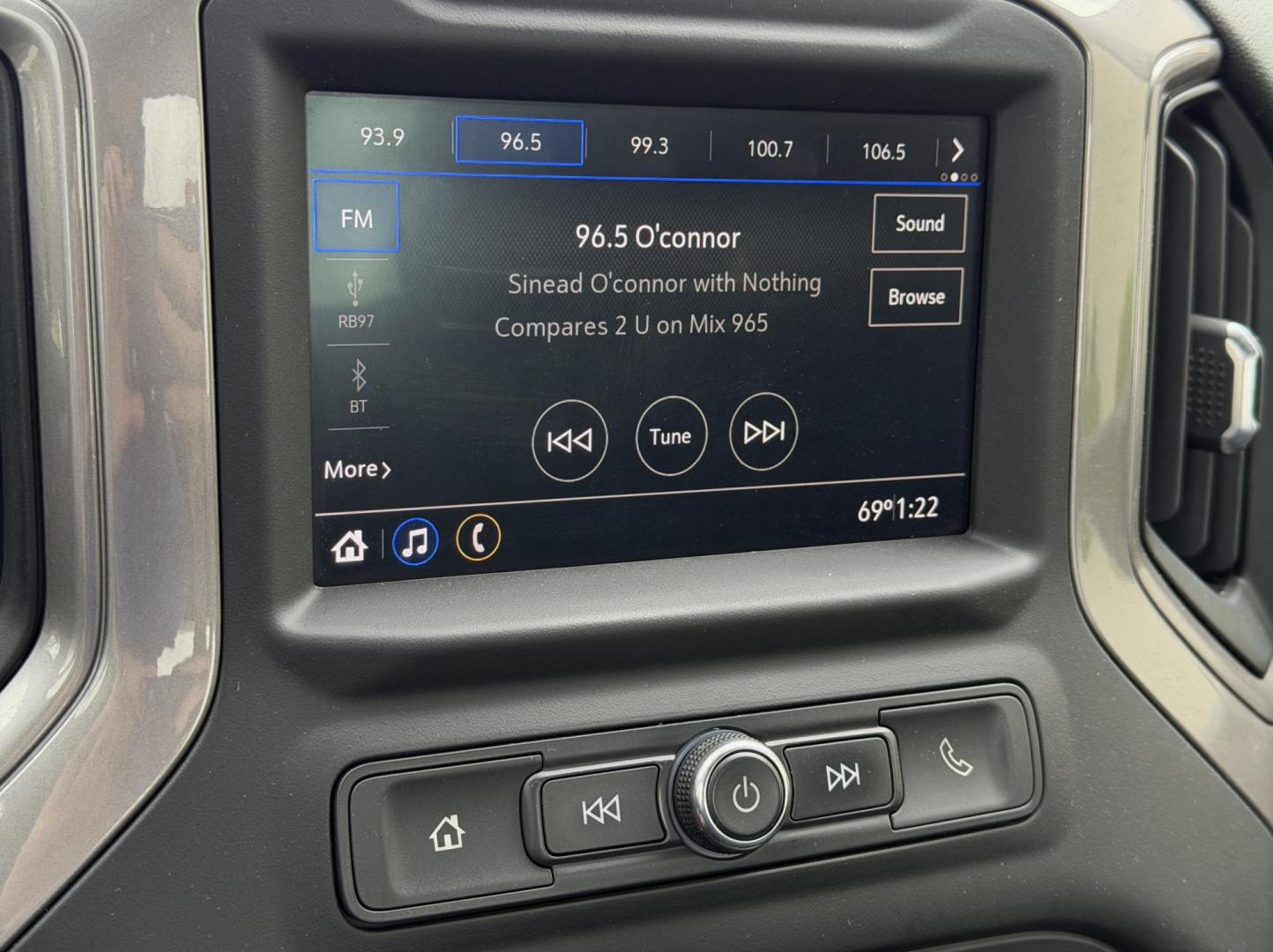 2021 WHITE /Black Chevrolet Silverado 2500HD Work Truck Regular Cab 4WD (1GC3YLE73MF) with an 6.6L V8 engine, Automatic transmission, located at 2990 Old Orchard Rd., Jackson, MO, 63755, 37.354214, -89.612106 - 2021 Chevrolet Silverado 2500HD 1-Owner 188xxx miles 4x4 6.6L V8 Automatic Backup Camera Bluetooth Cruise Power Windows/Locks/Mirrors We have financing available and we accept trades! Fill out a credit application on our website or come by today! If you have any questions, give us a call - Photo#21